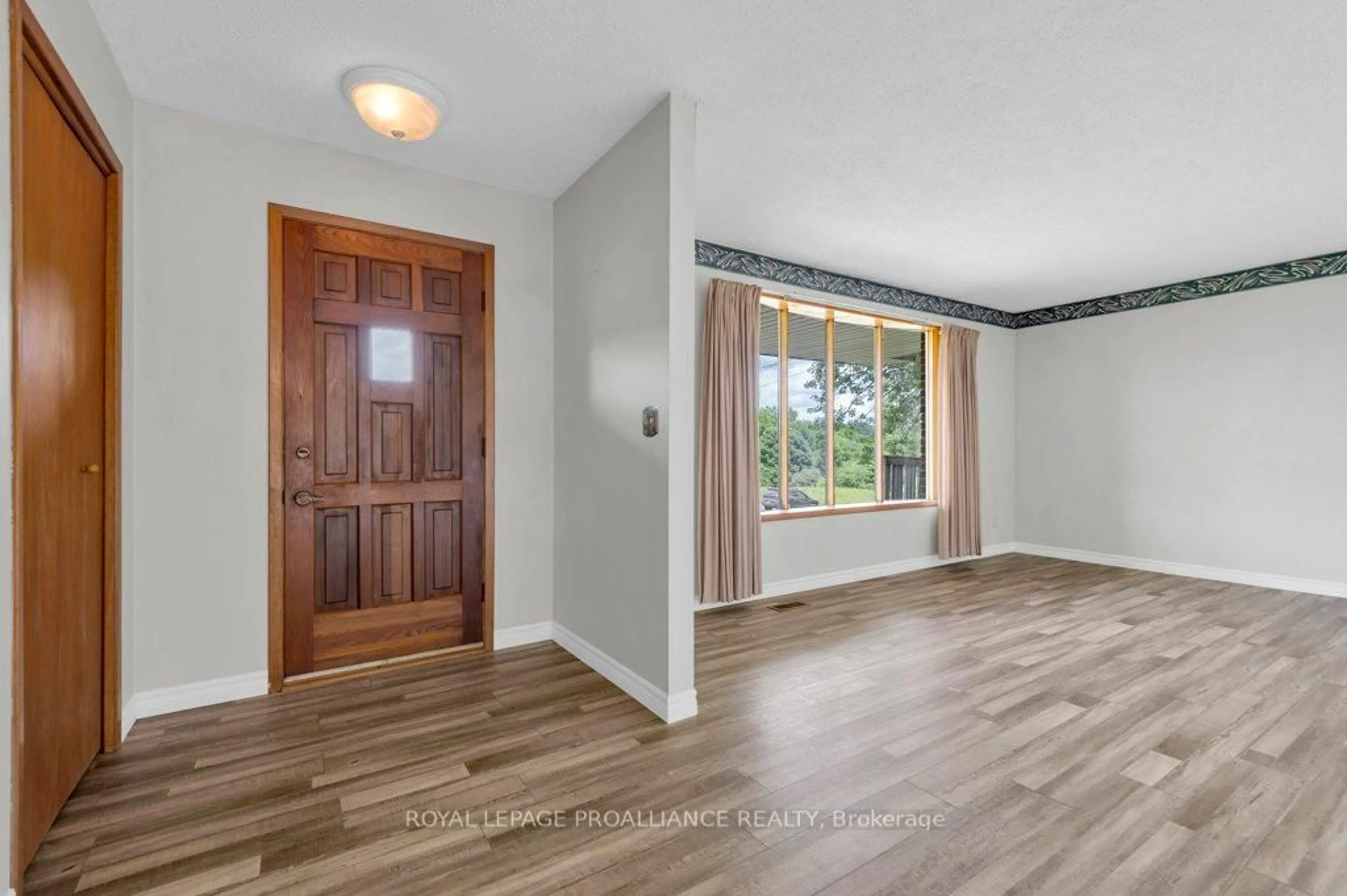 Indoor entryway for 184 Bethel Rd, Stirling Ontario K0K 3E0