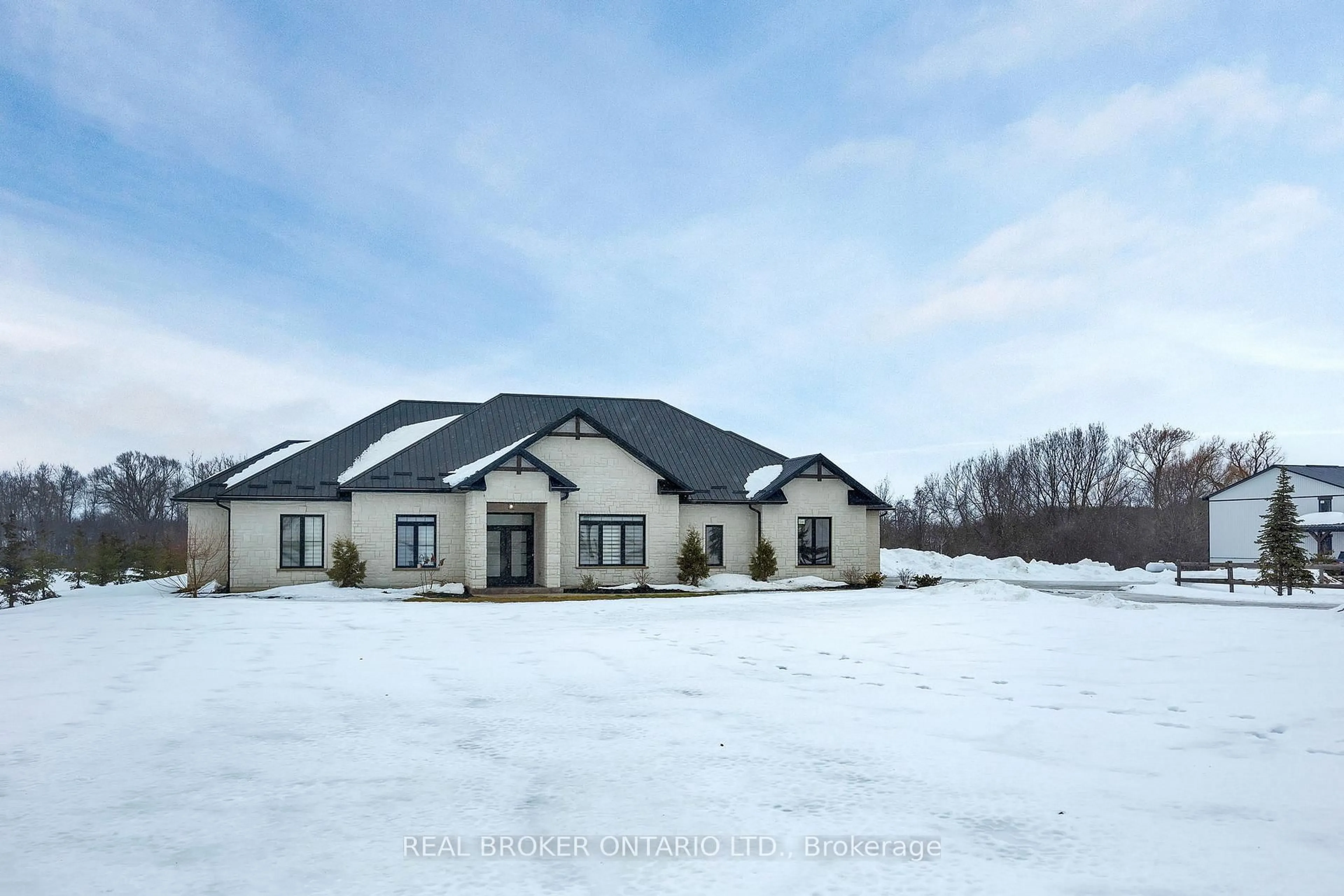 A pic from outside/outdoor area/front of a property/back of a property/a pic from drone, building for 43583 Fischer Line, Huron East Ontario N0G 1H0