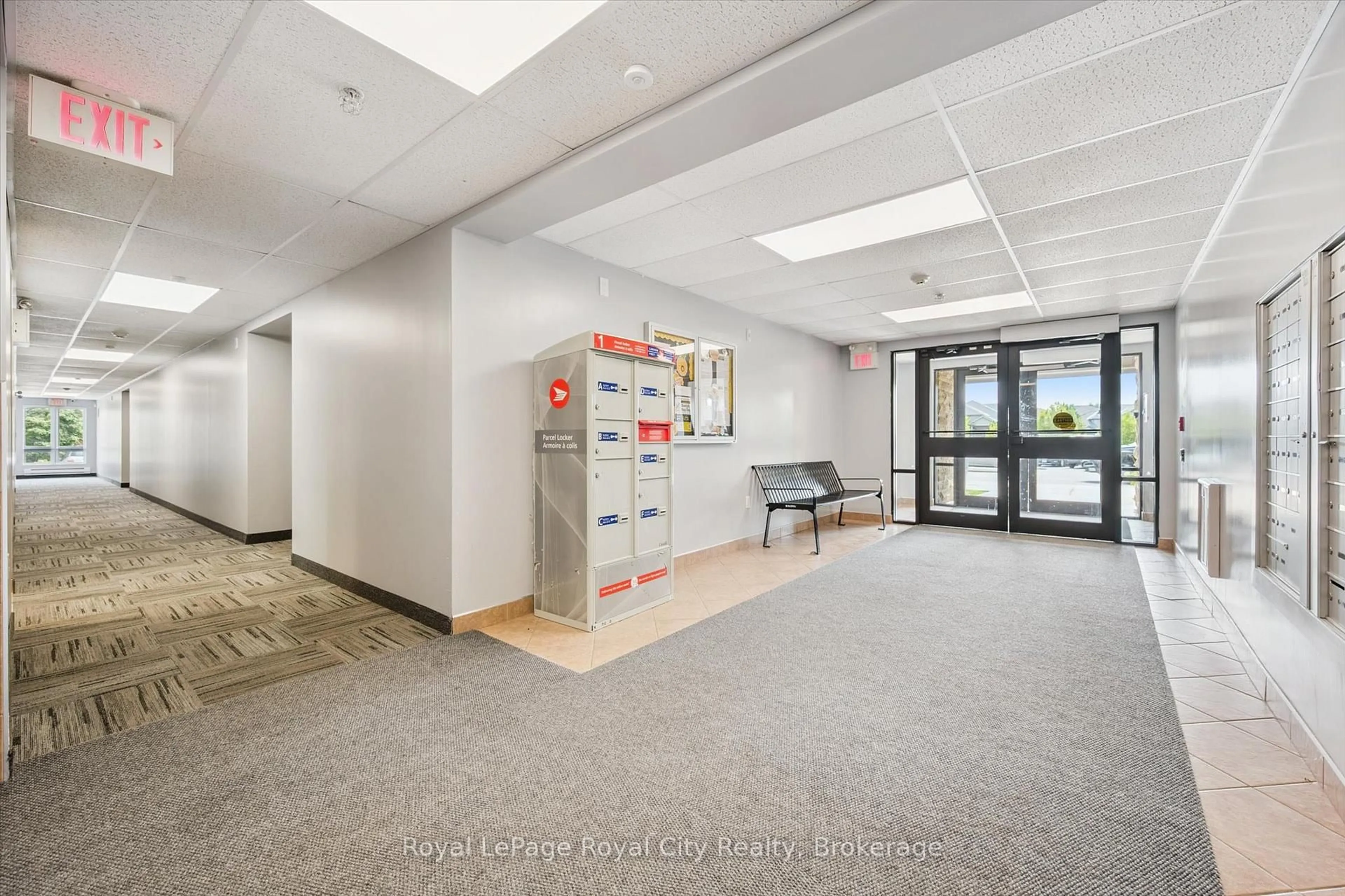 Indoor foyer for 60 Lynnmore St #313, Guelph Ontario N1L 0J8