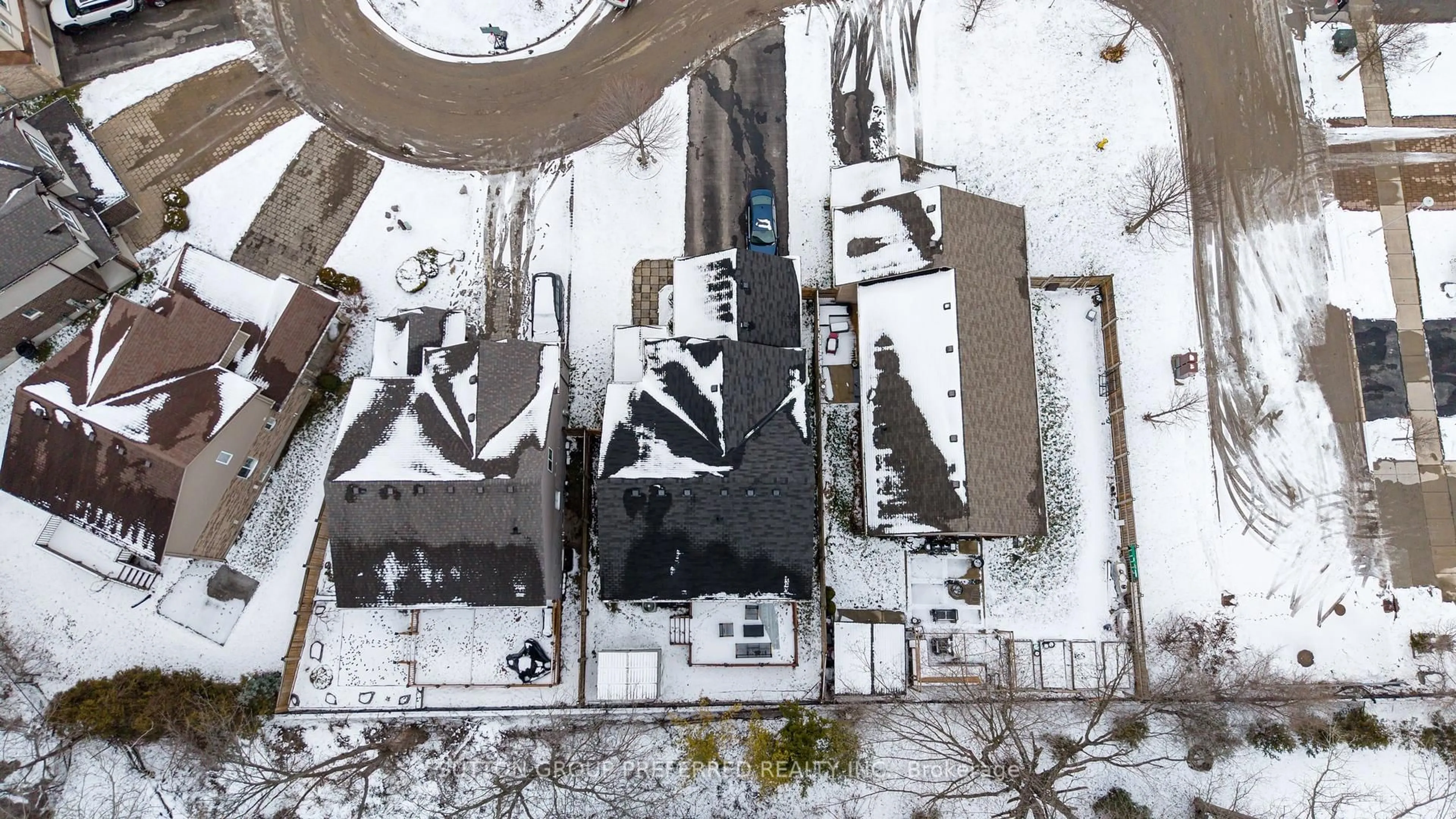 A pic from outside/outdoor area/front of a property/back of a property/a pic from drone, street for 301 Portrush Pl, London North Ontario N5X 0C2