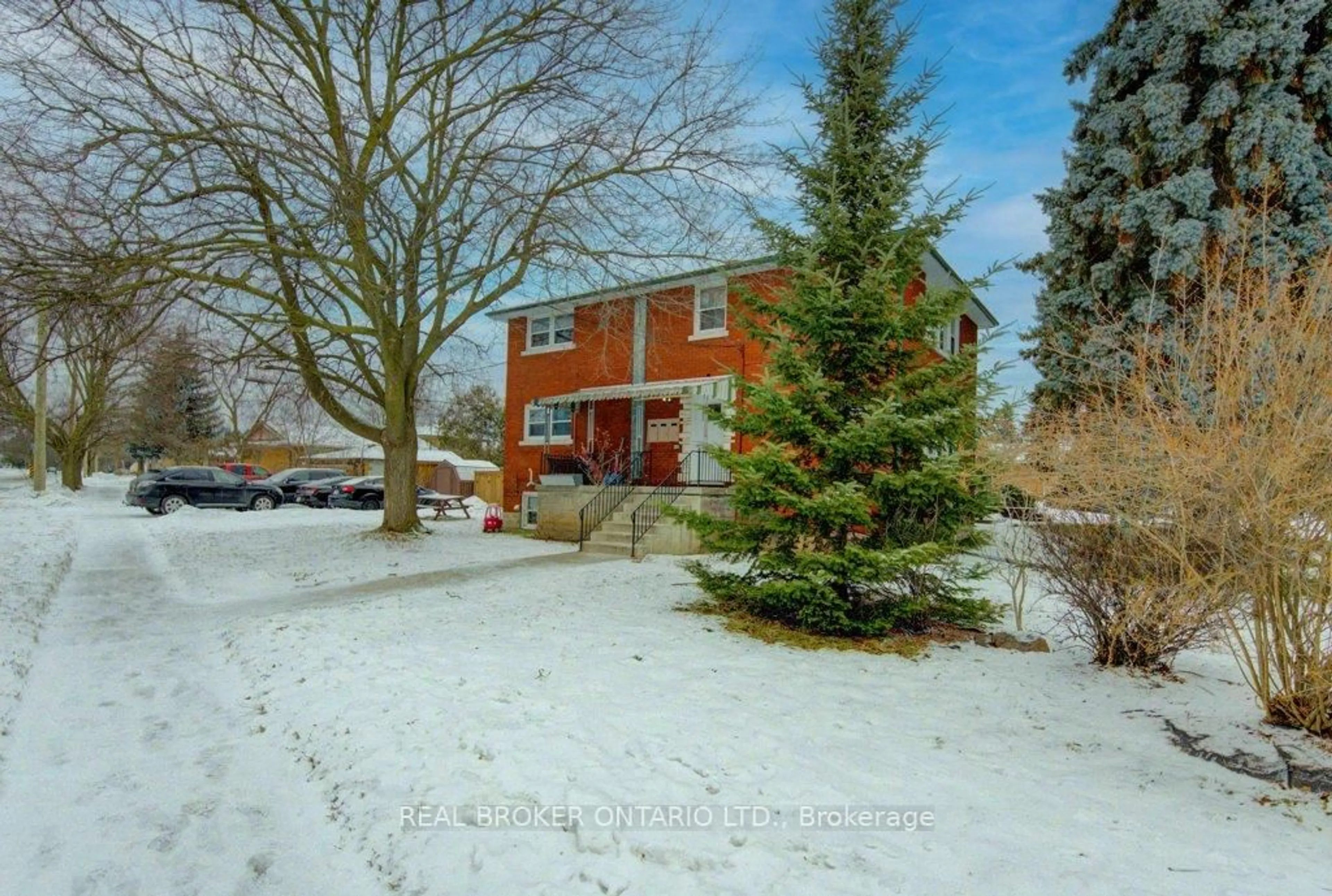 A pic from outside/outdoor area/front of a property/back of a property/a pic from drone, street for 109 Eton Dr, Kitchener Ontario N2B 1N1