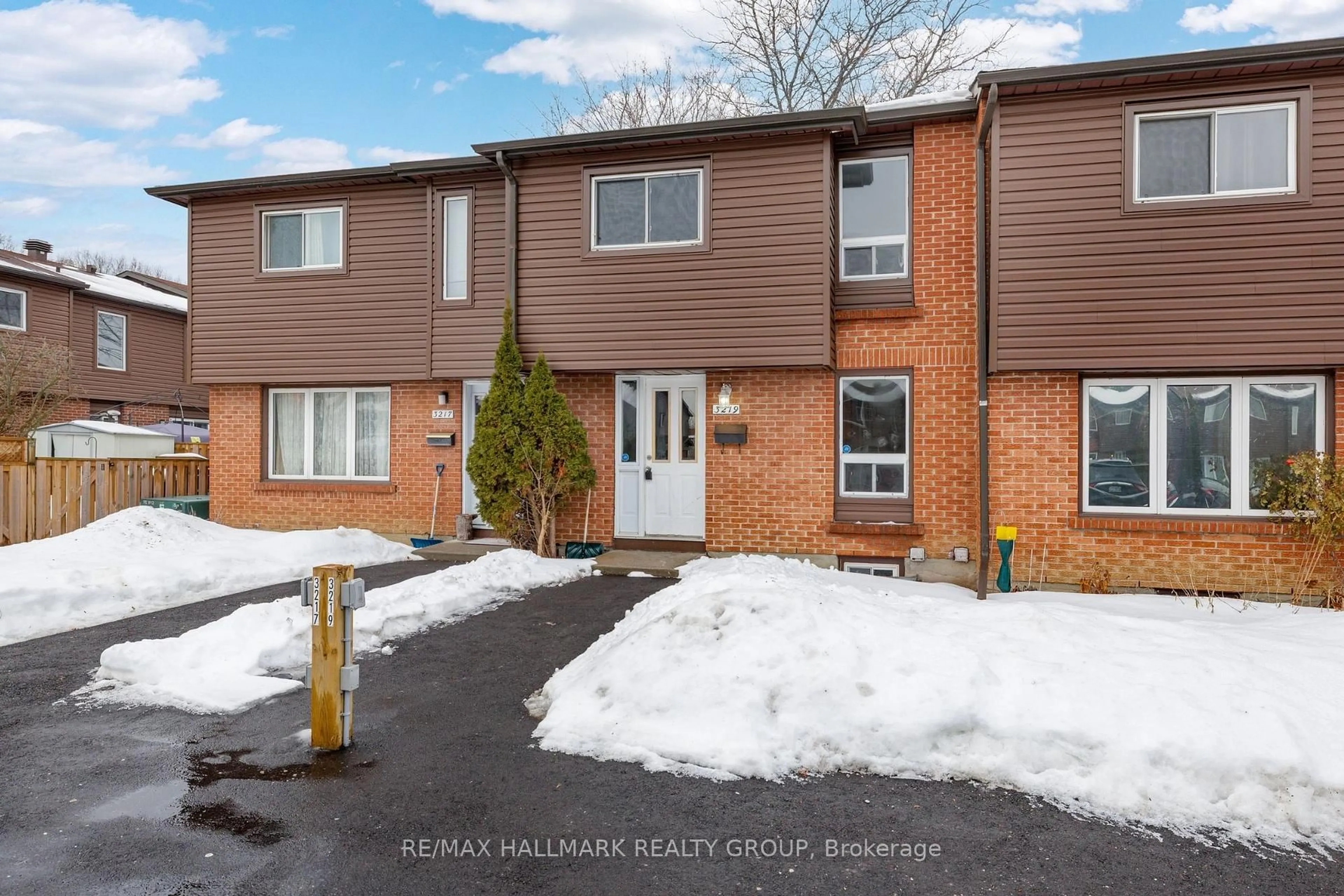 Unknown for 3219 Stockton Dr, Ottawa Ontario K1T 1S3