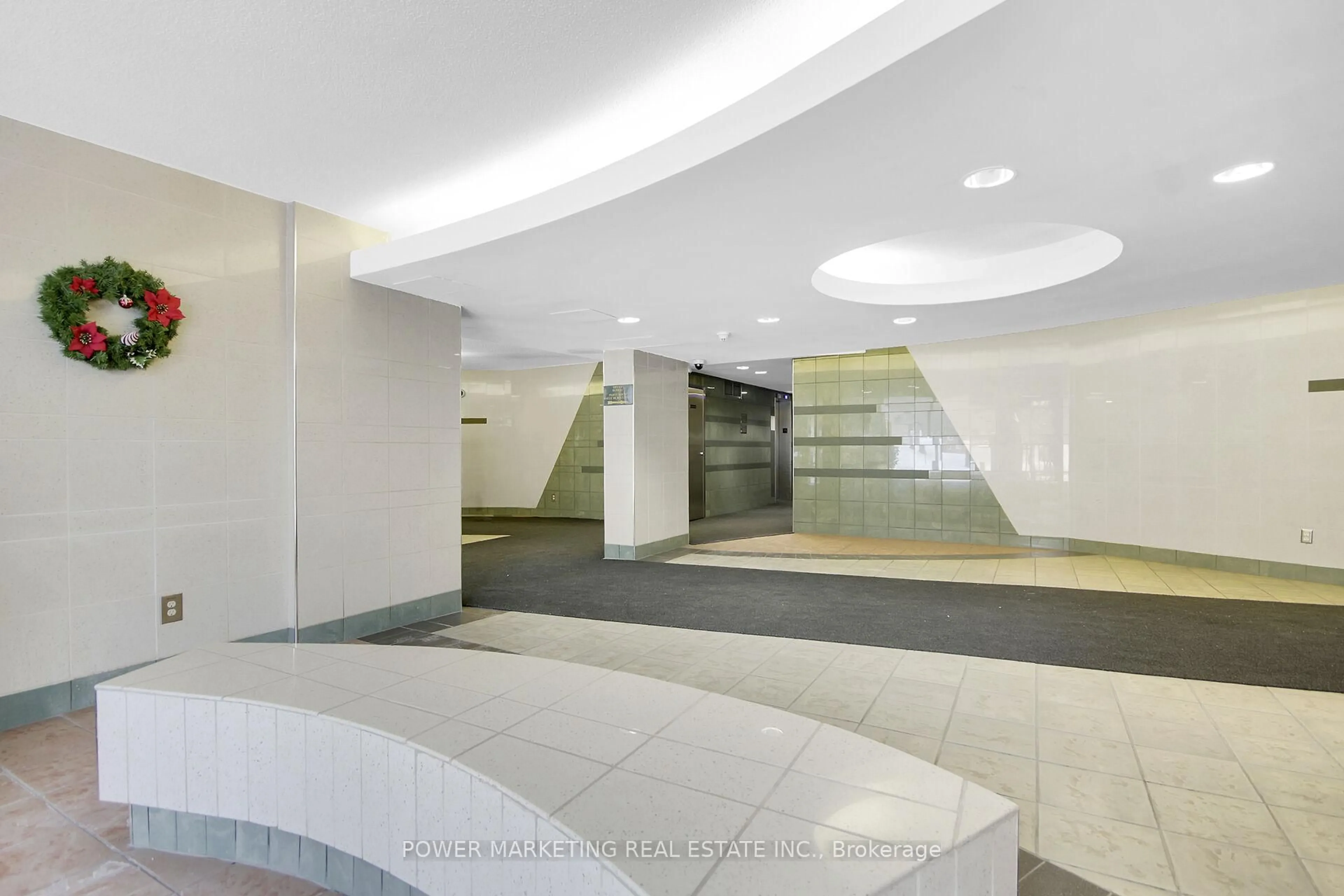 Indoor foyer for 2020 JASMINE Cres #1116, Ottawa Ontario K1J 8K5