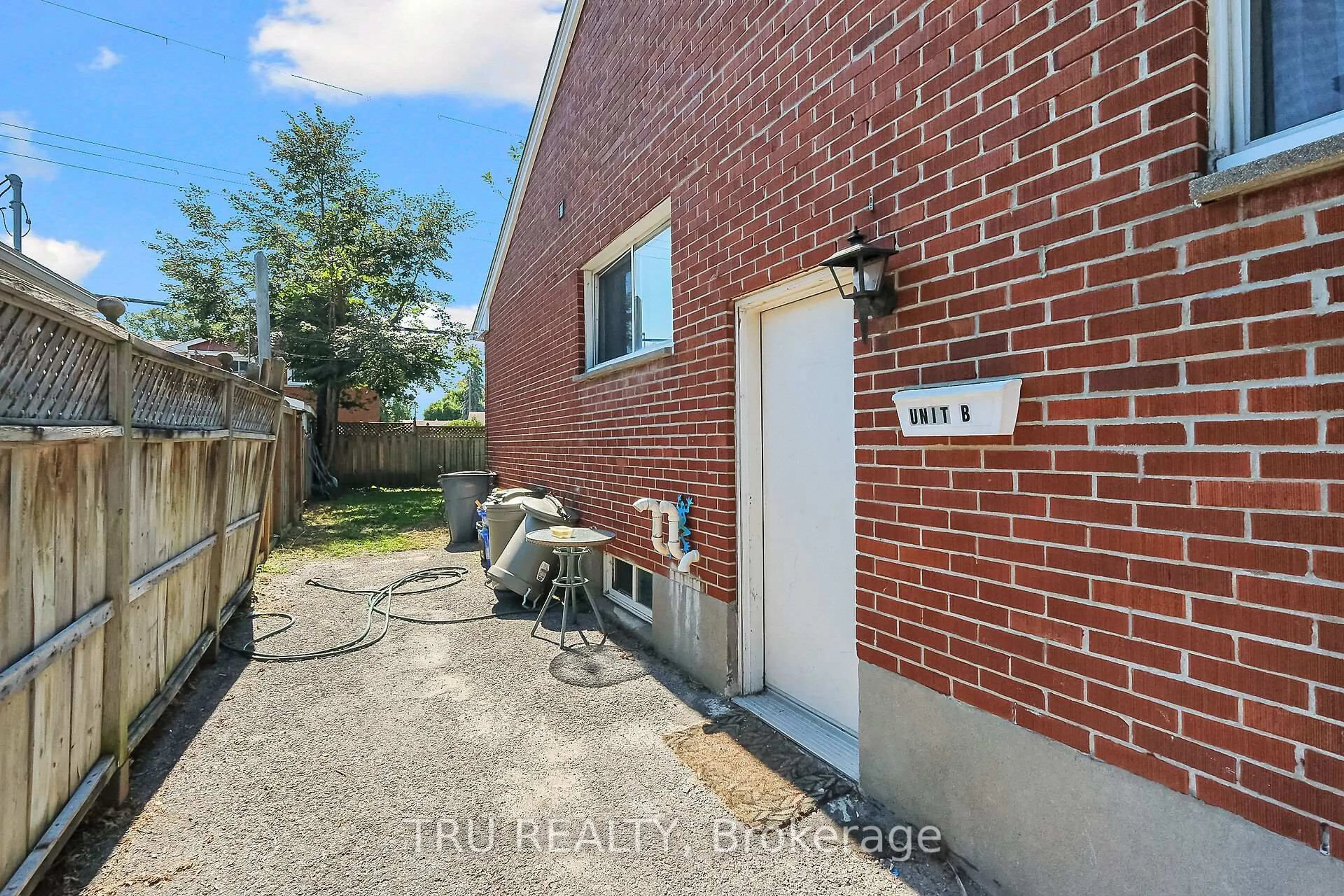 Unknown for 2428-2430 Iris St, Ottawa Ontario K2C 1C6