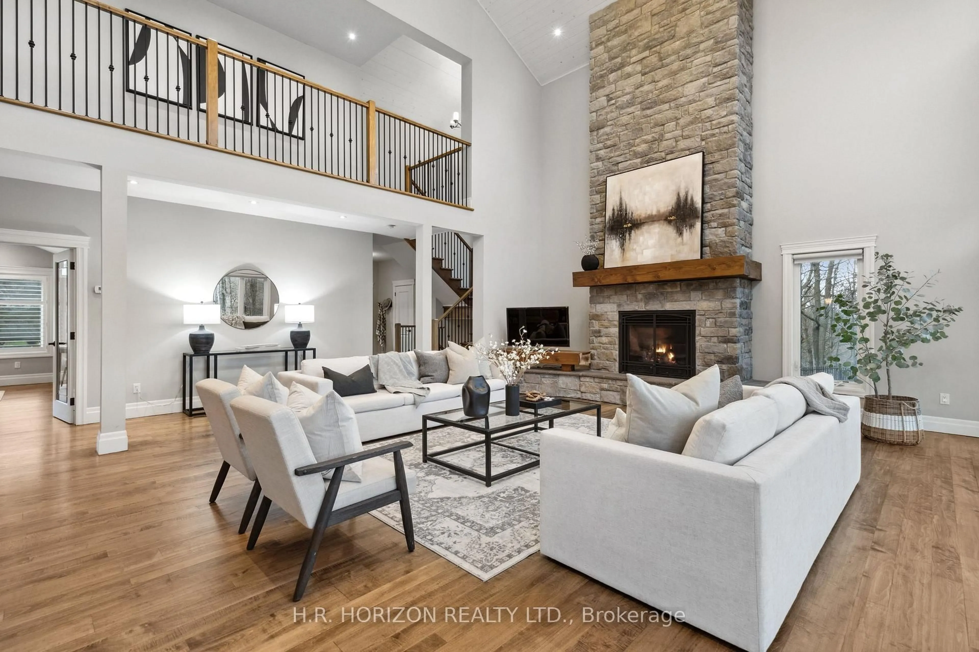 Living room with furniture, unknown for 214 Russell St, Blue Mountains Ontario N0H 2P0