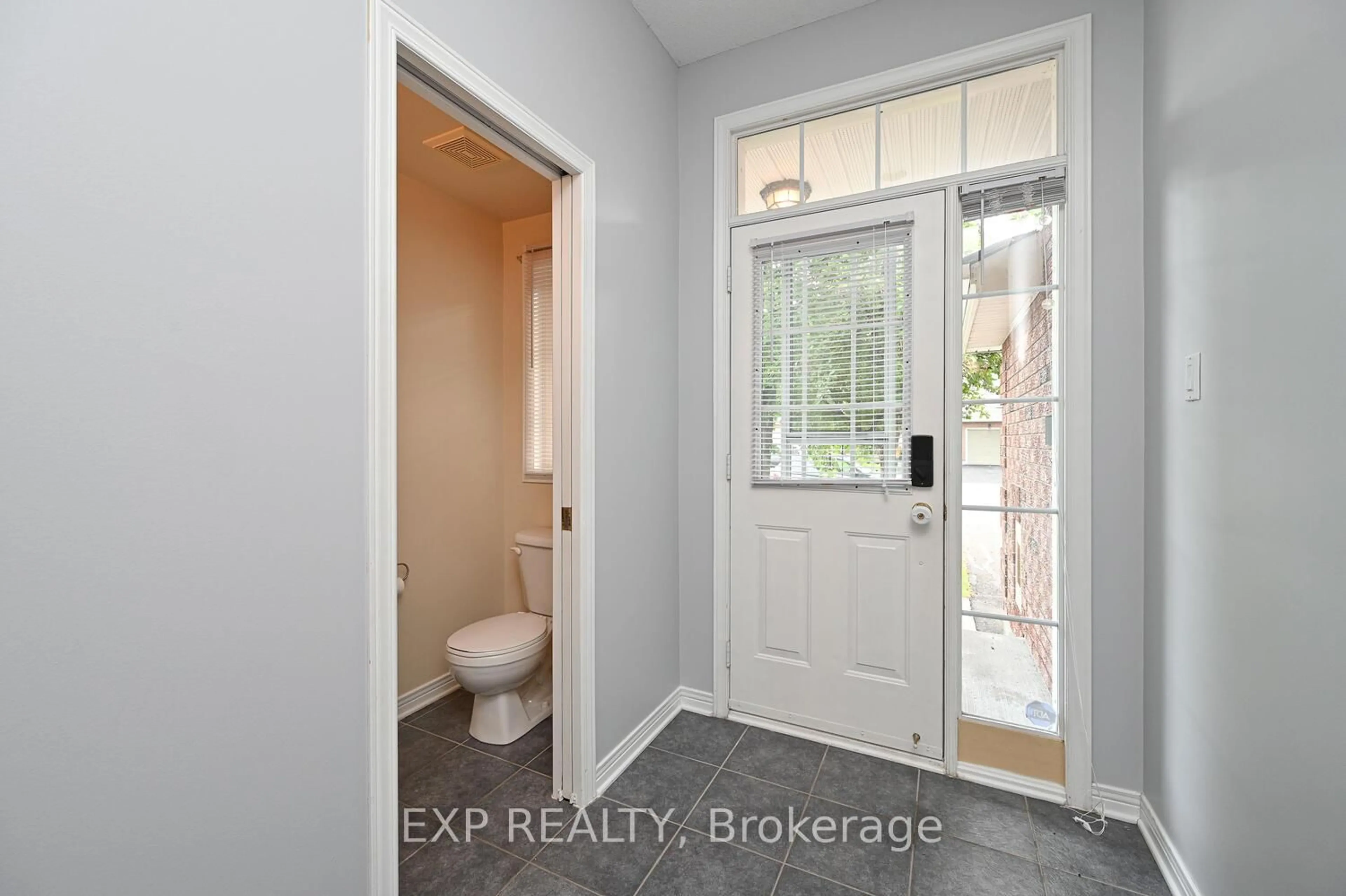 Indoor entryway for 677 Wildshore Cres, Ottawa Ontario K1V 1Y1