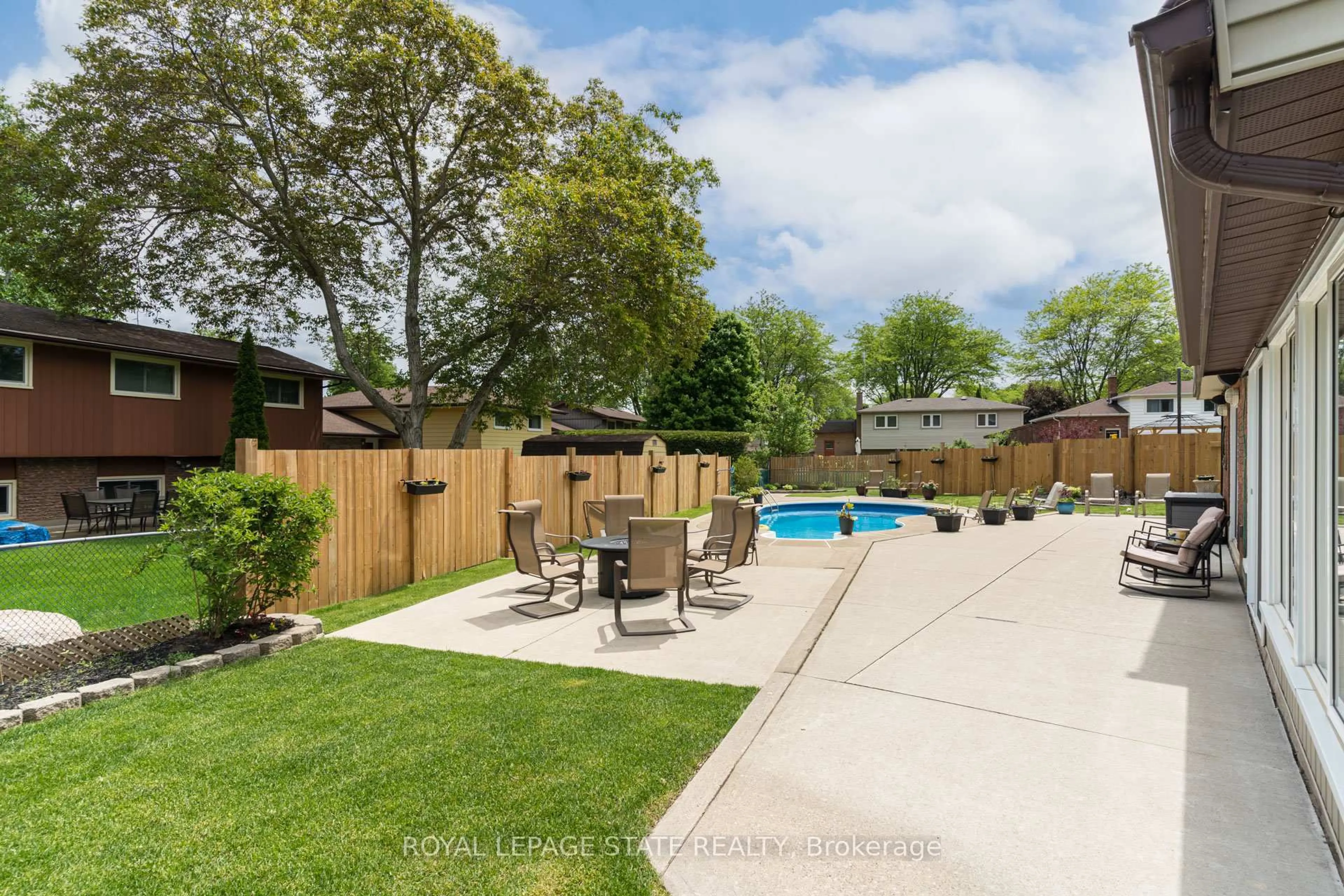 Patio, unknown for 7078 Rosseau Pl, Niagara Falls Ontario L2J 3V2