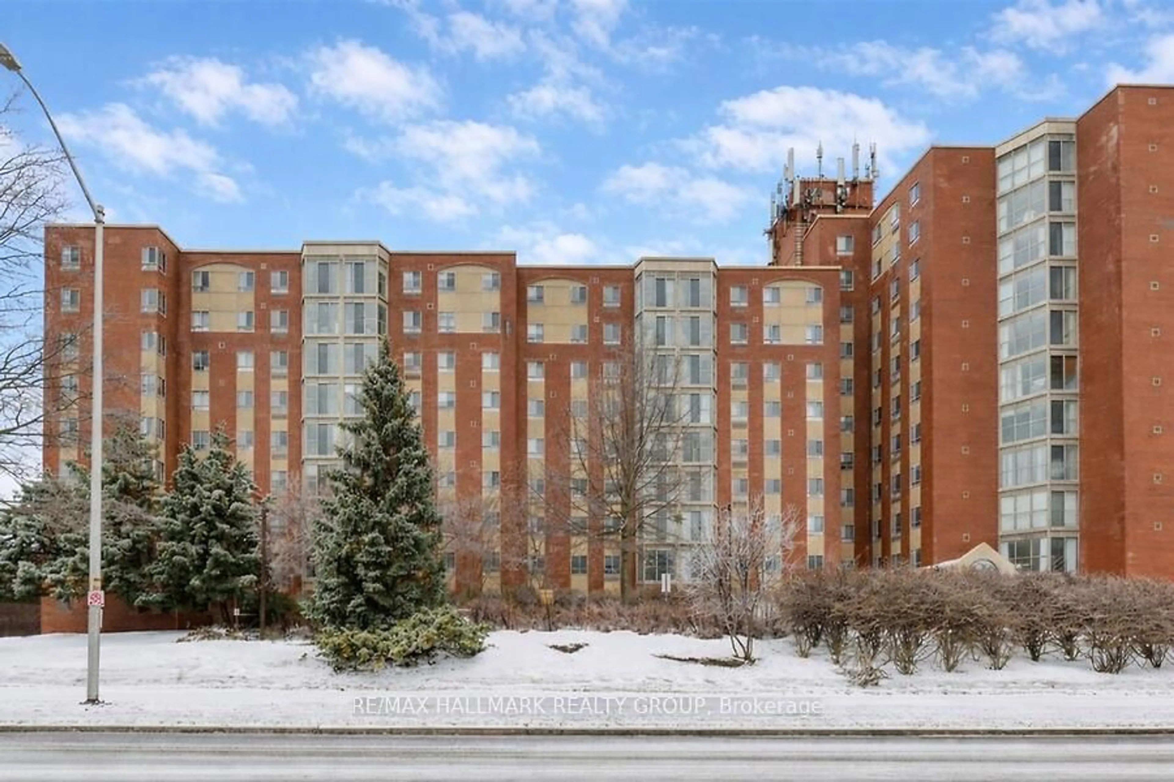 Patio, building for 960 Teron Rd #101, Ottawa Ontario K2K 2B6