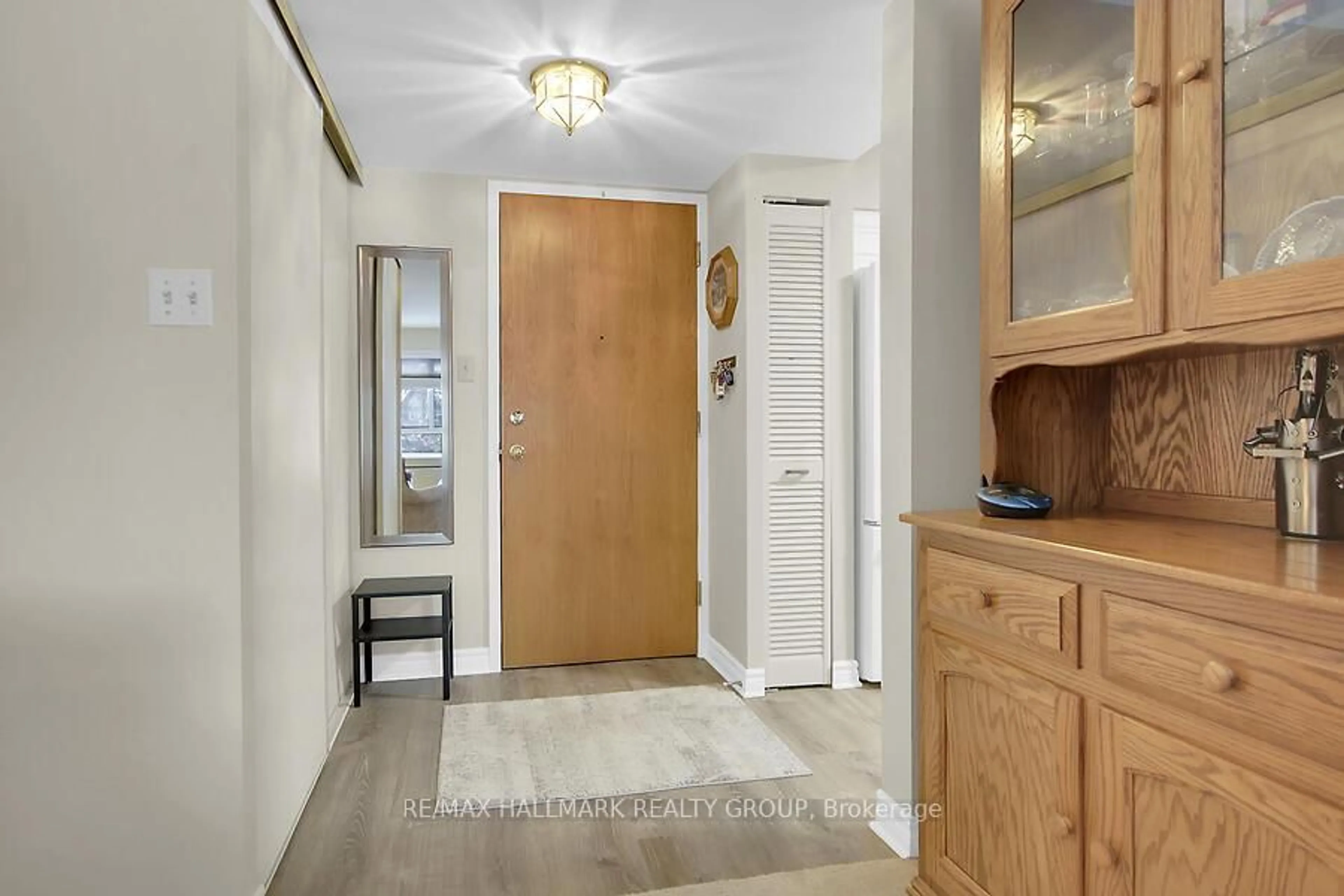 Indoor entryway for 960 Teron Rd #101, Ottawa Ontario K2K 2B6