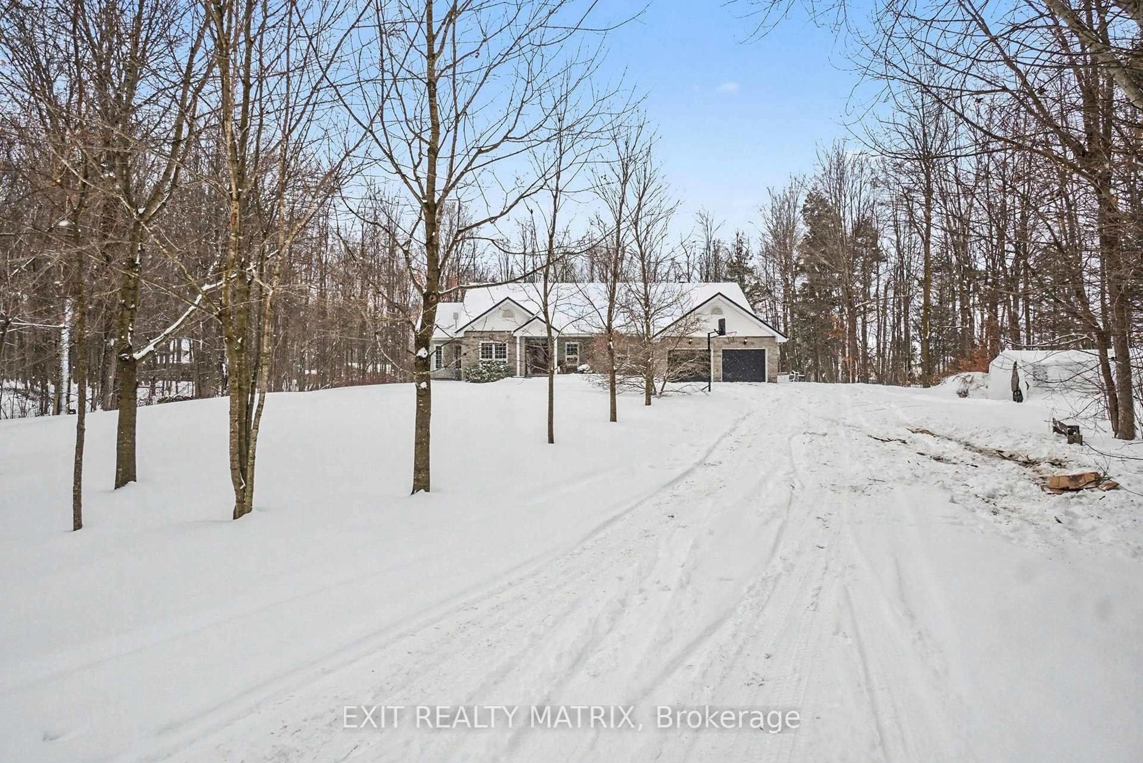 A pic from outside/outdoor area/front of a property/back of a property/a pic from drone, unknown for 1736 GROVES Rd, Russell Ontario K4R 1E5