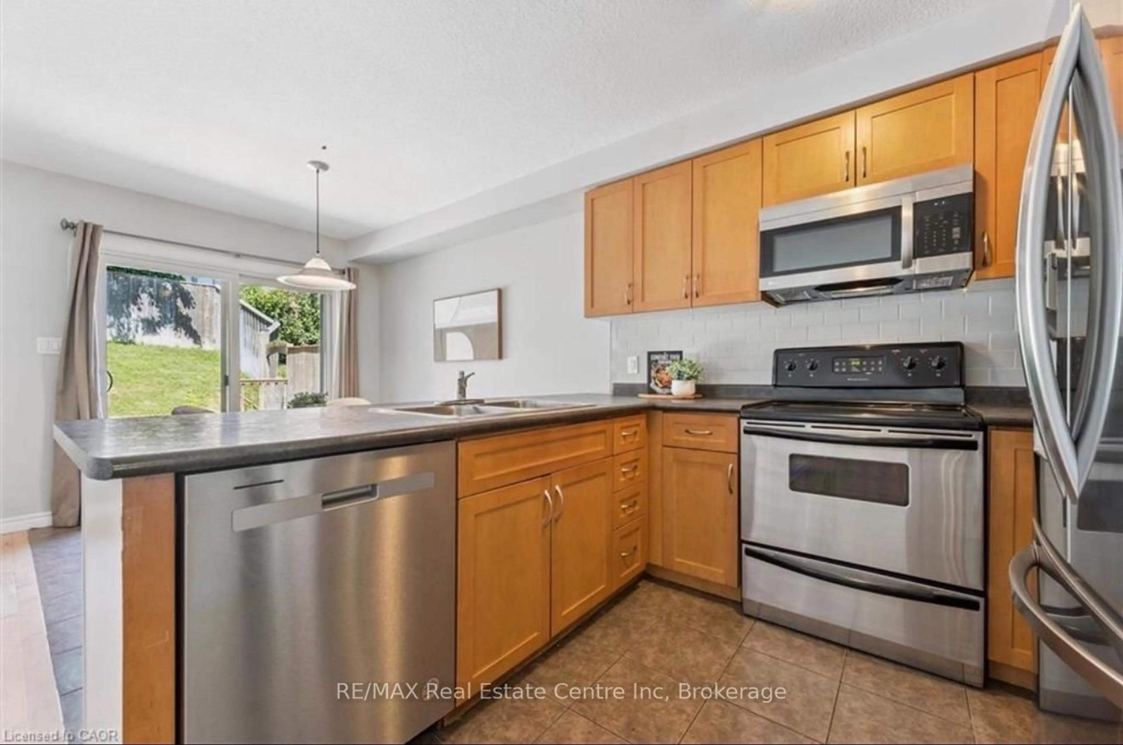 Standard kitchen, unknown for 158 Kemp Cres, Guelph Ontario N1E 0K1