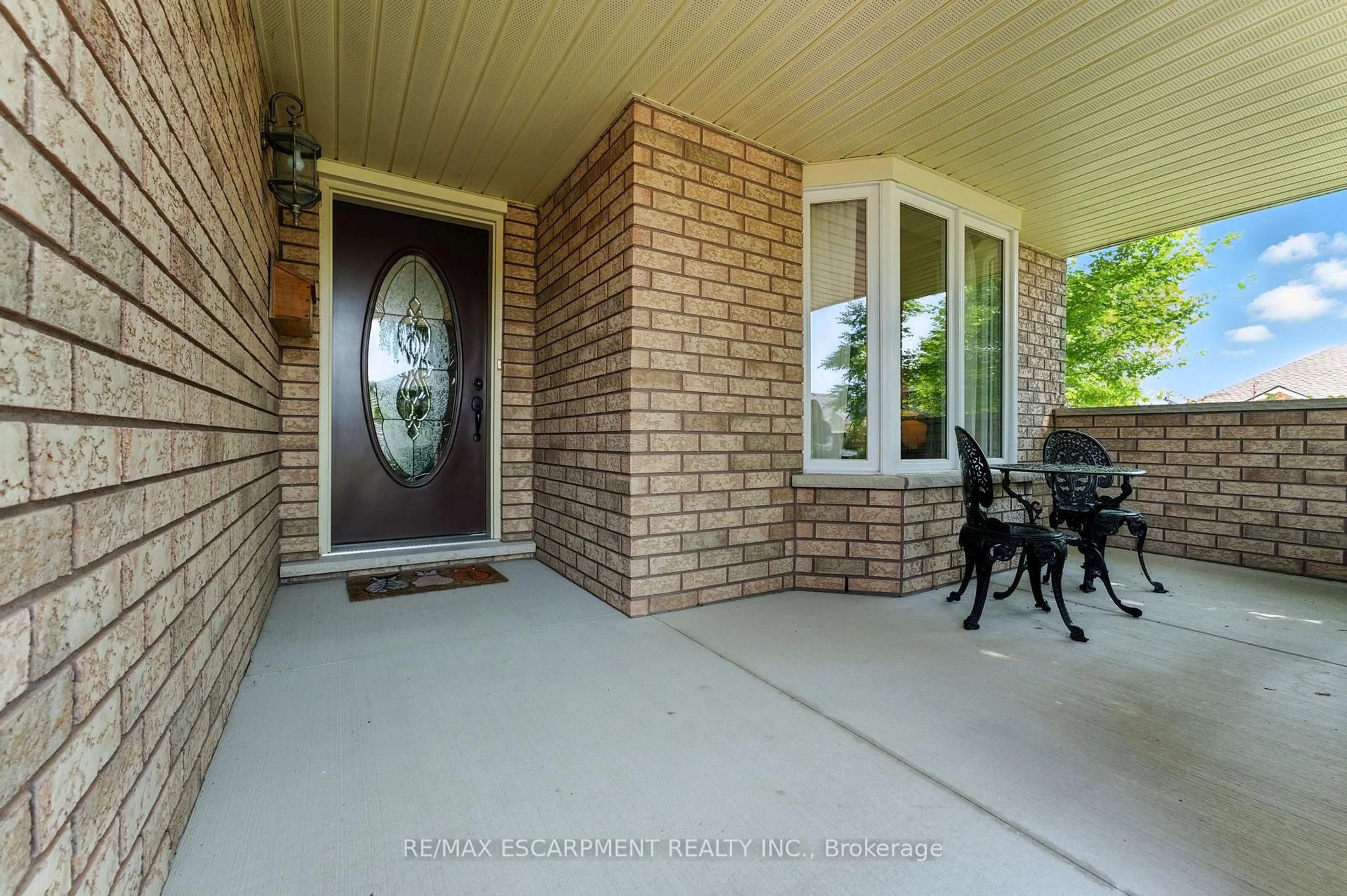 Indoor entryway for 50 Upper Canada Dr, Norfolk Ontario N0E 1M0