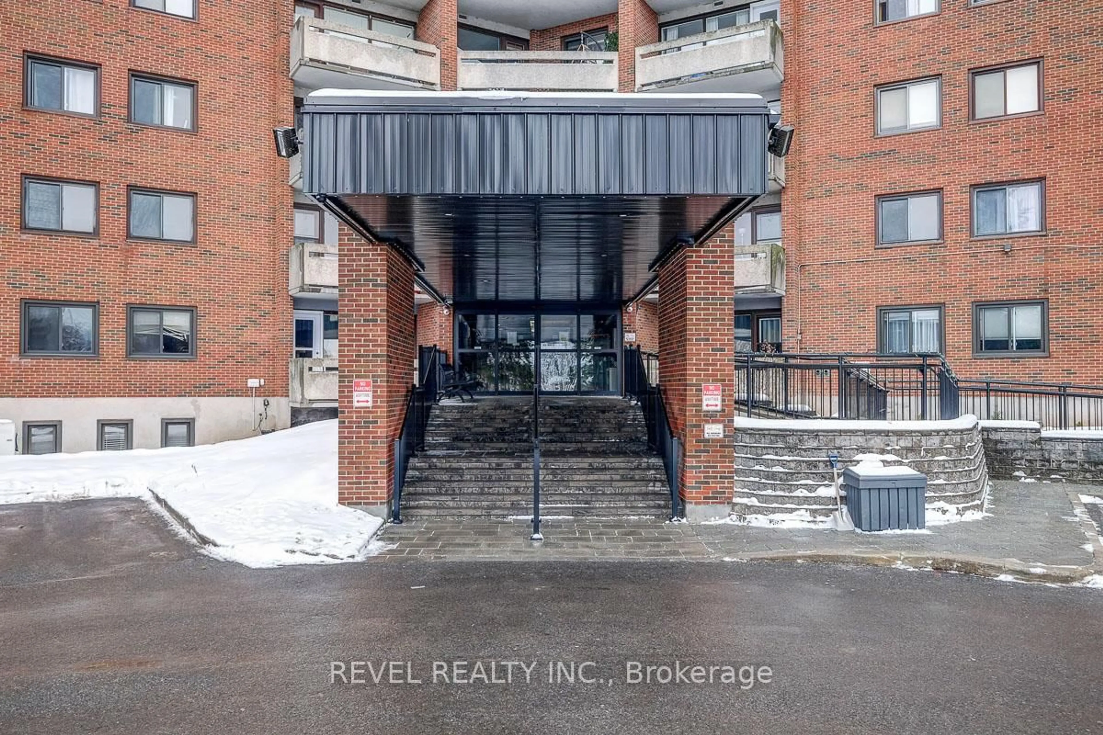 Indoor foyer for 3100 Carling Ave #303, Ottawa Ontario K2B 6J6