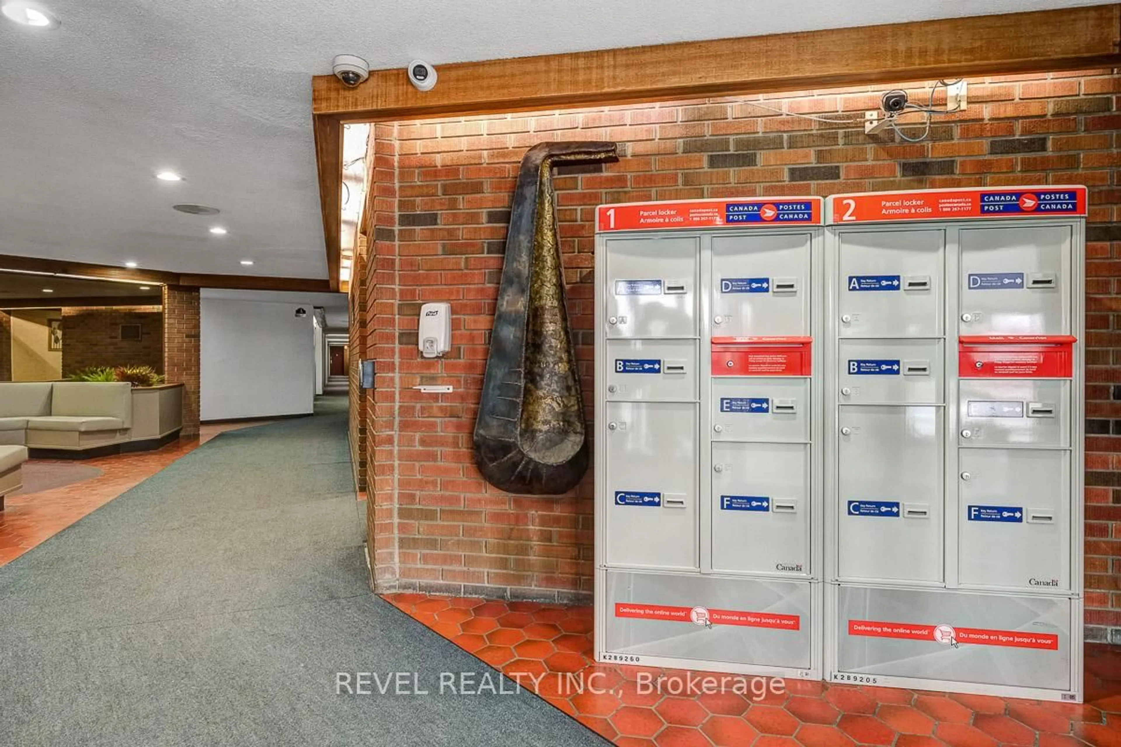 Indoor foyer for 3100 Carling Ave #303, Ottawa Ontario K2B 6J6