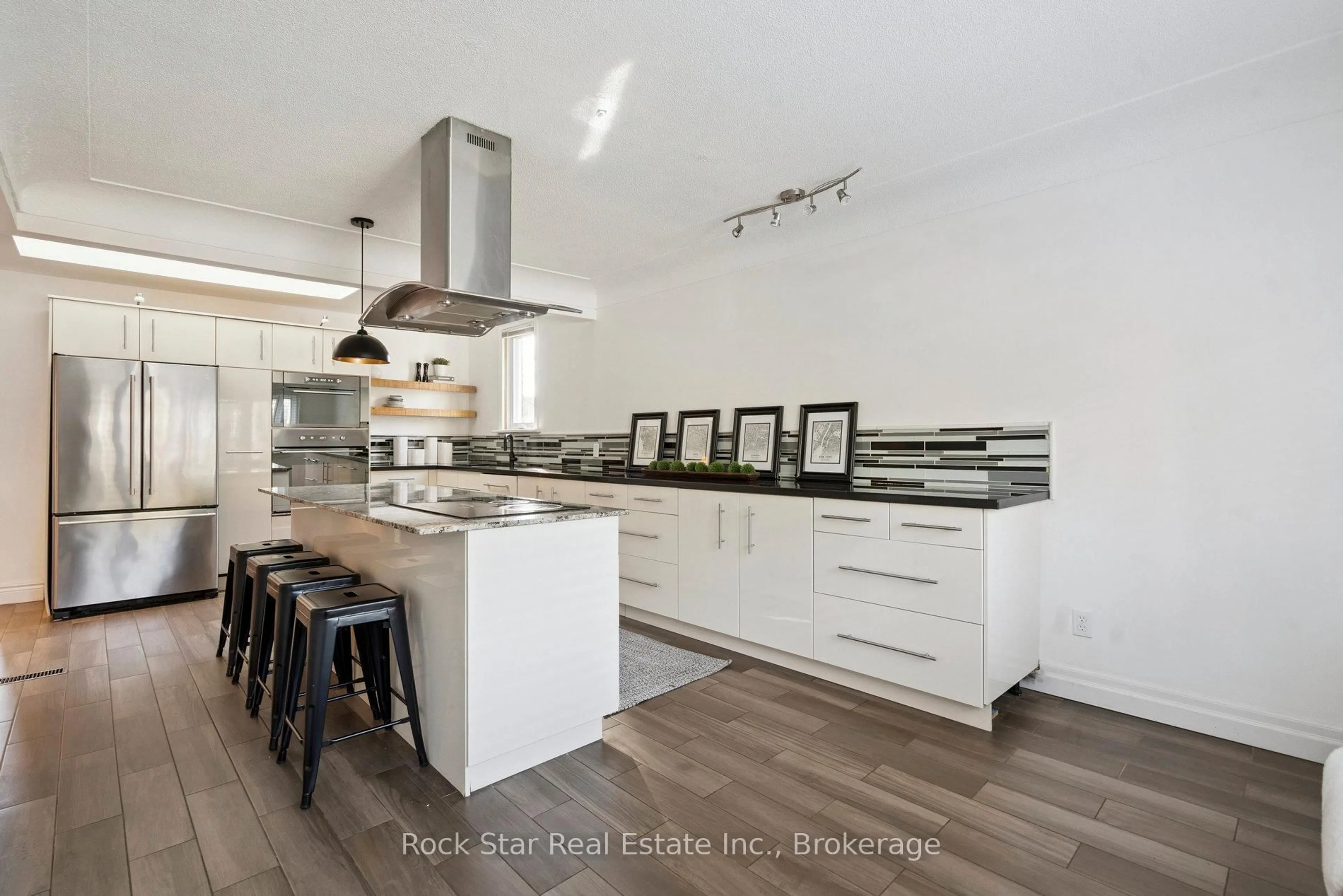 Contemporary kitchen, unknown for 211 Rosedale Ave, Hamilton Ontario L8K 4N6