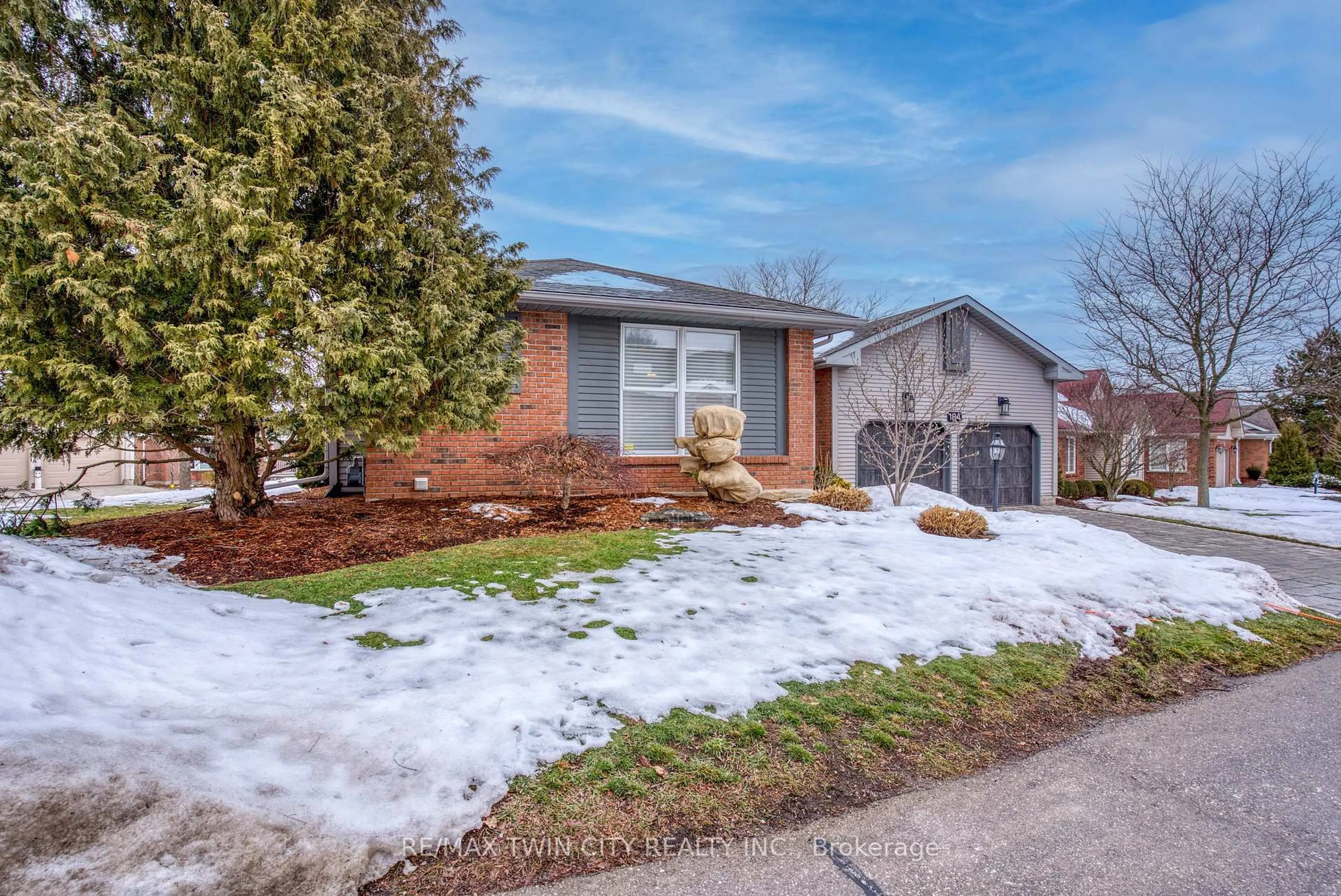 Home with brick exterior material, street for 184 Roxton Dr #16, Waterloo Ontario N2T 1N8
