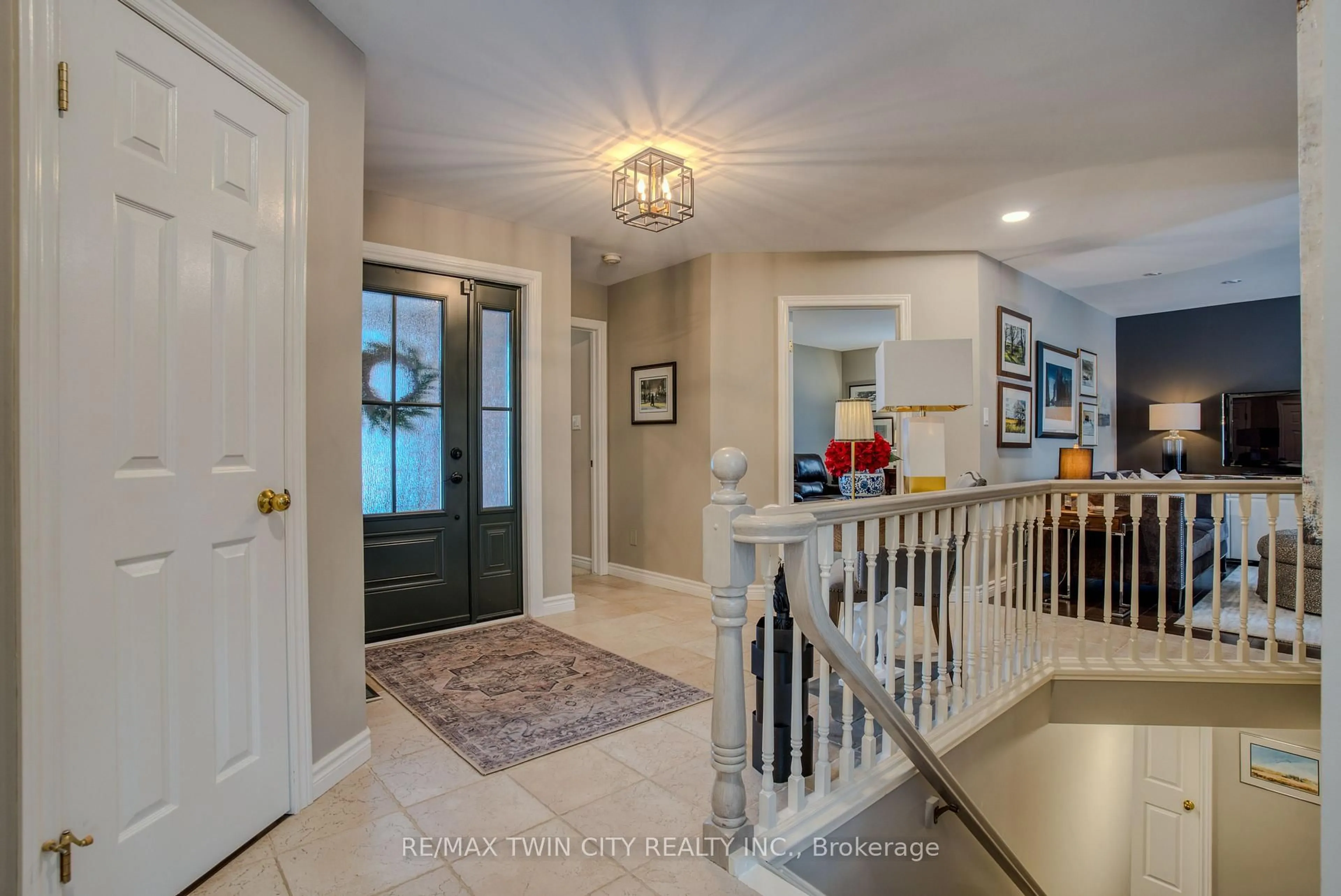 Indoor entryway for 184 Roxton Dr #16, Waterloo Ontario N2T 1N8