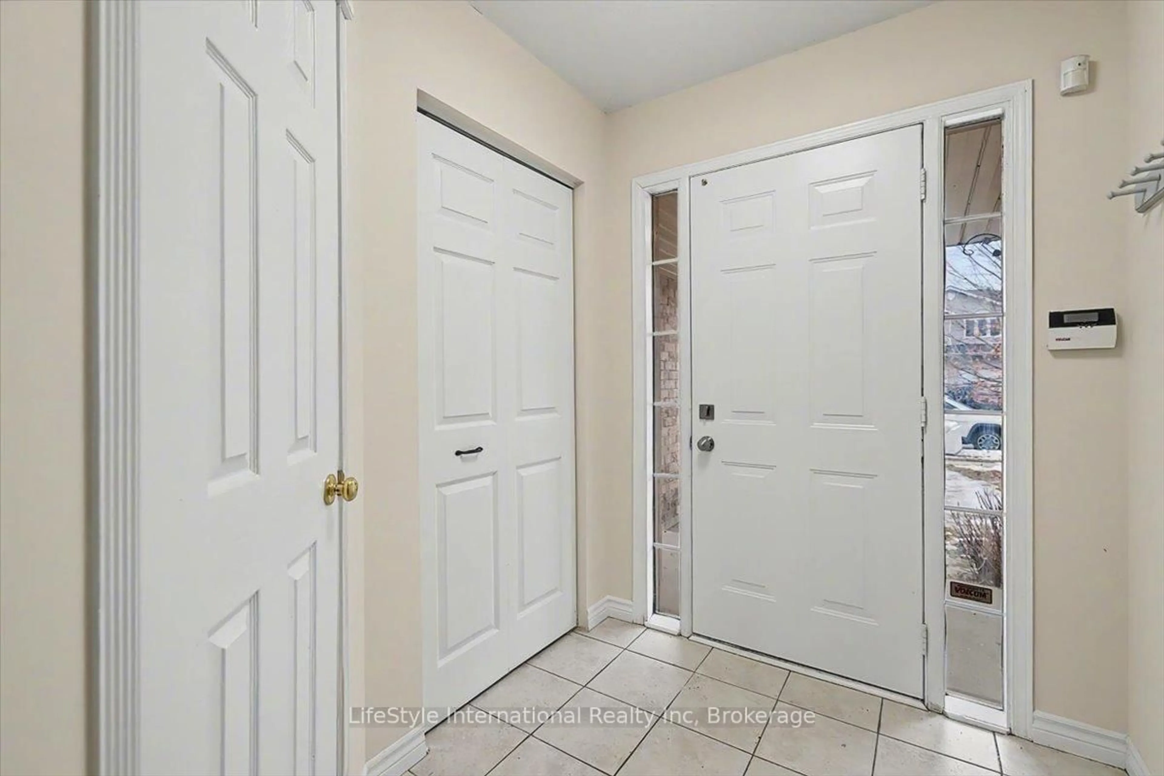 Indoor entryway for 3 Sandcreek Lane, Guelph Ontario N1E 7K7
