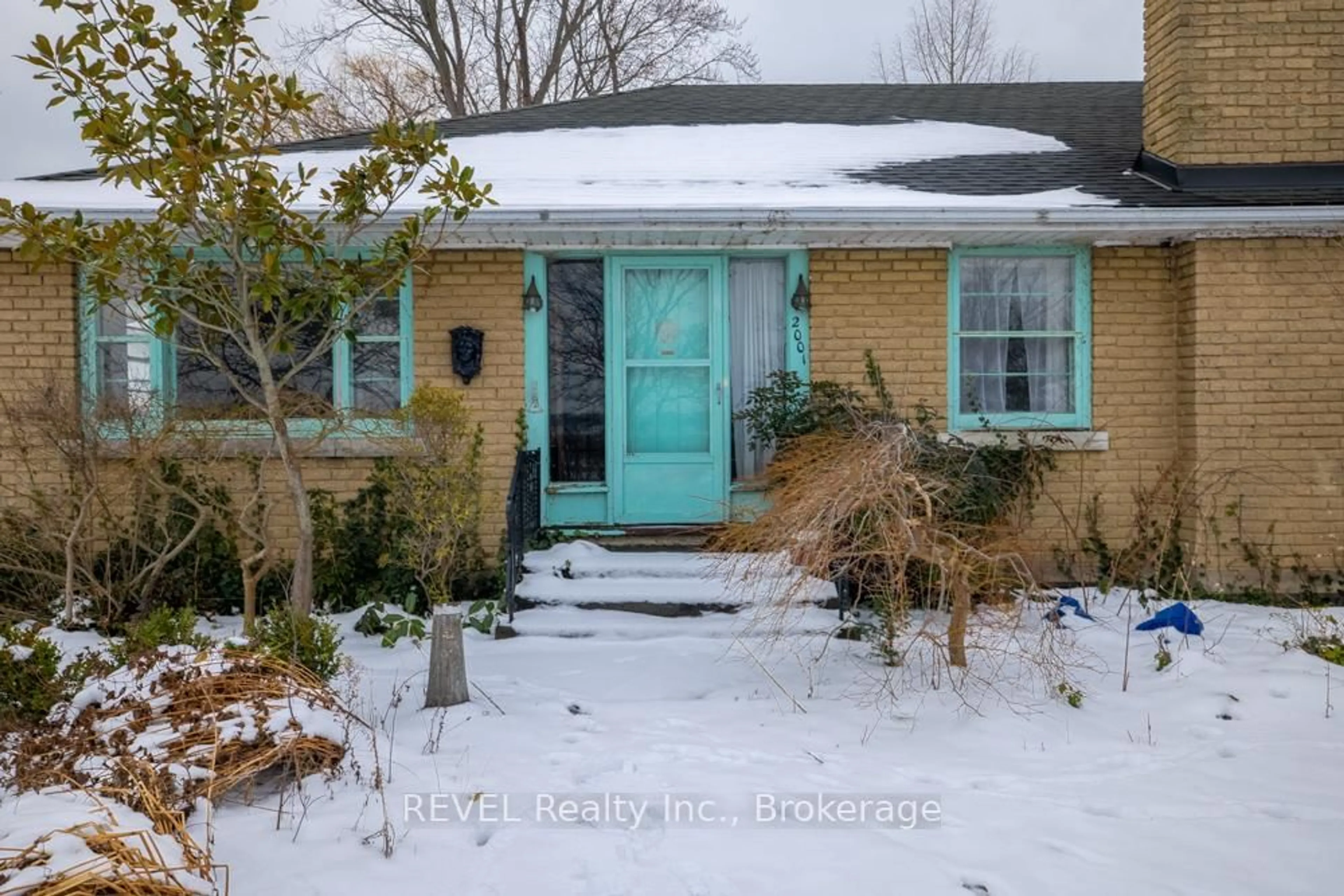 Indoor entryway for 2001 Niagara Pkwy, Fort Erie Ontario L2A 5M4