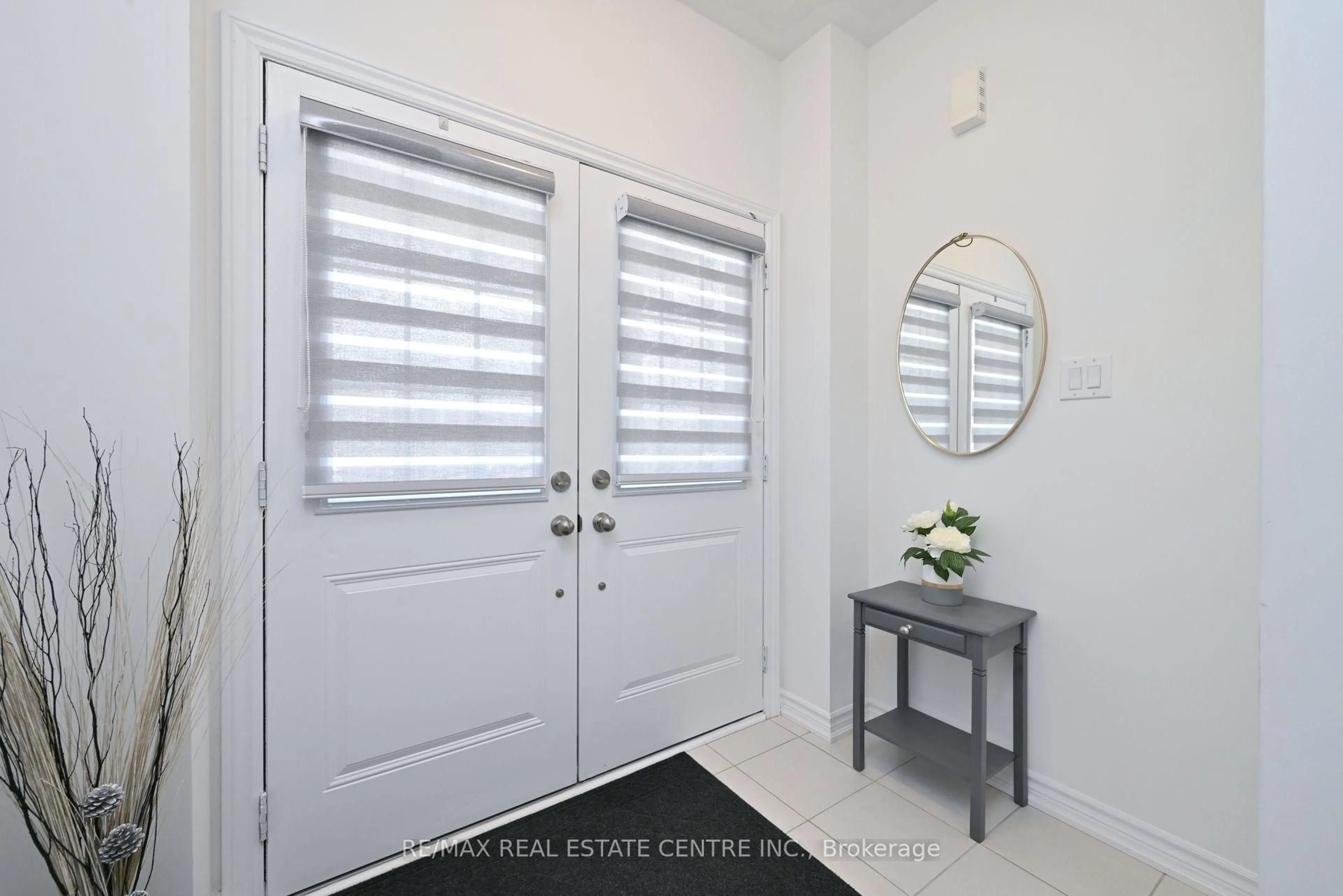 Indoor entryway for 166 Seeley Ave, Southgate Ontario N0C 1B0