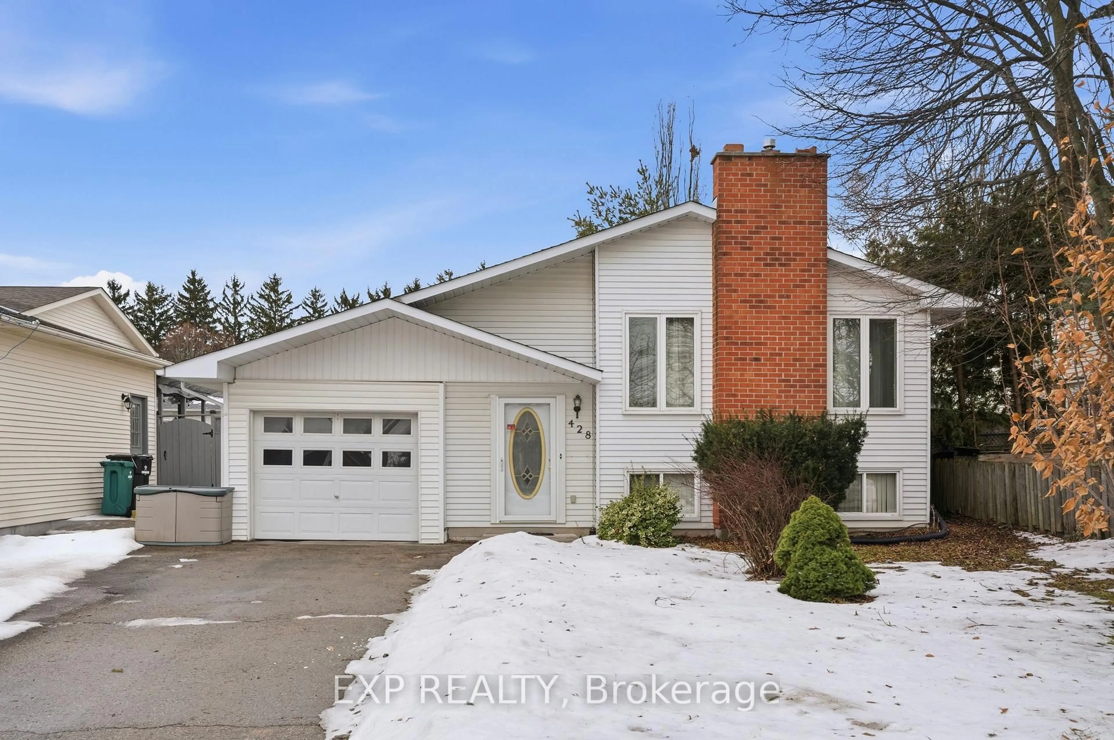 Home with vinyl exterior material, street for 428 Dayna Cres, Waterloo Ontario N2K 3K7