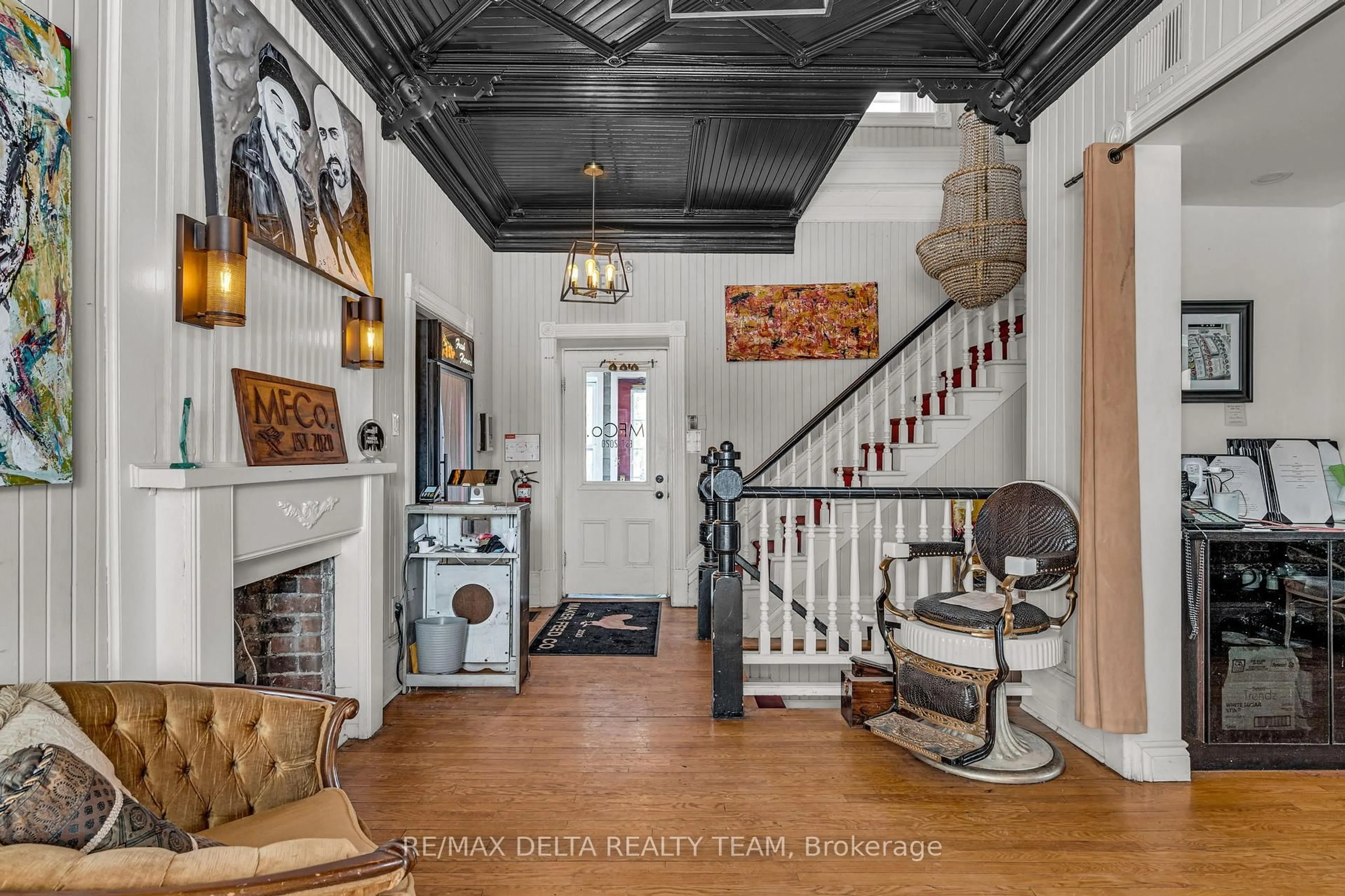 Indoor entryway for 2607 OLD MONTREAL Rd, Ottawa Ontario K4C 1A2