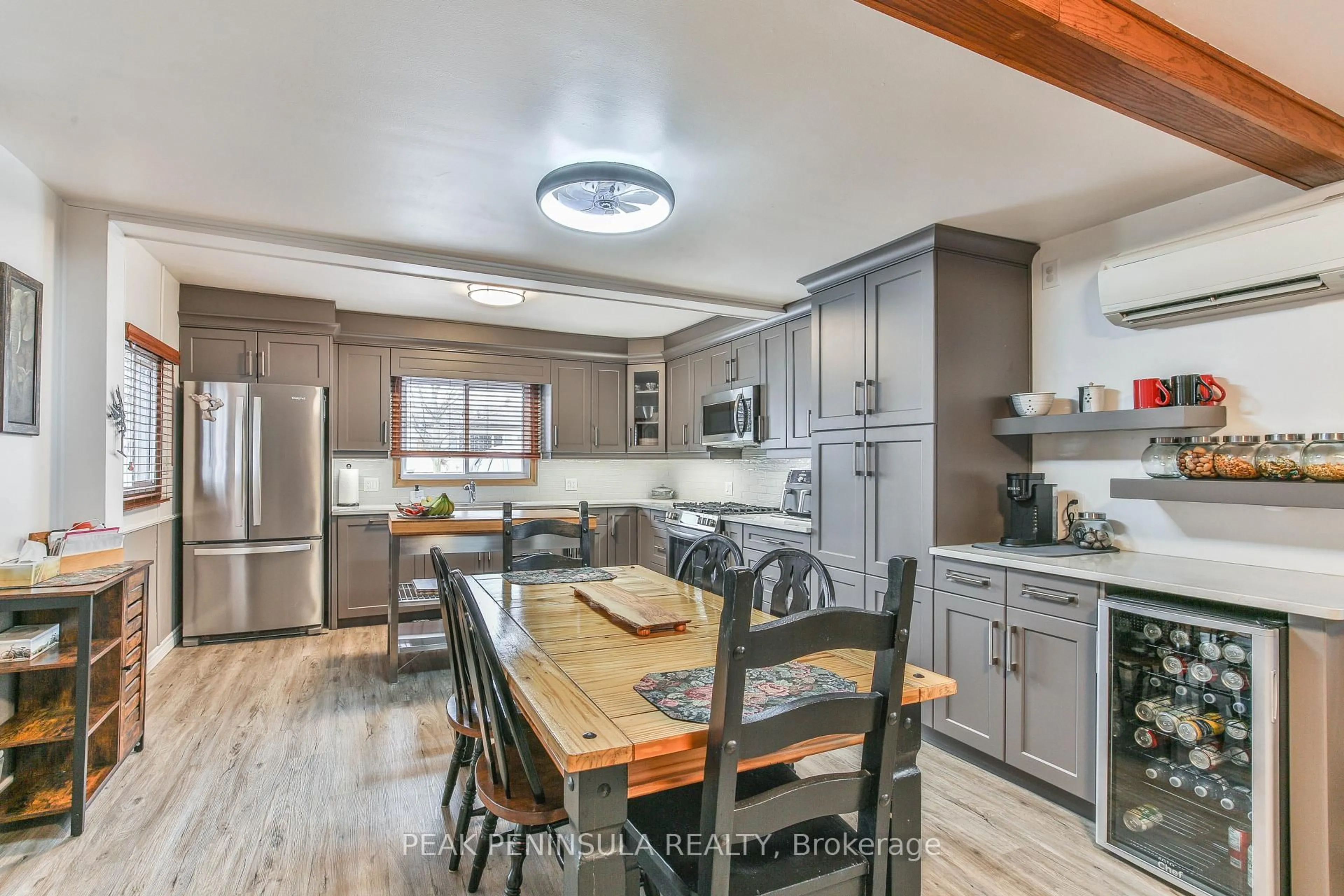Open concept kitchen, unknown for 7 Bee St, Norfolk Ontario N0E 1P0