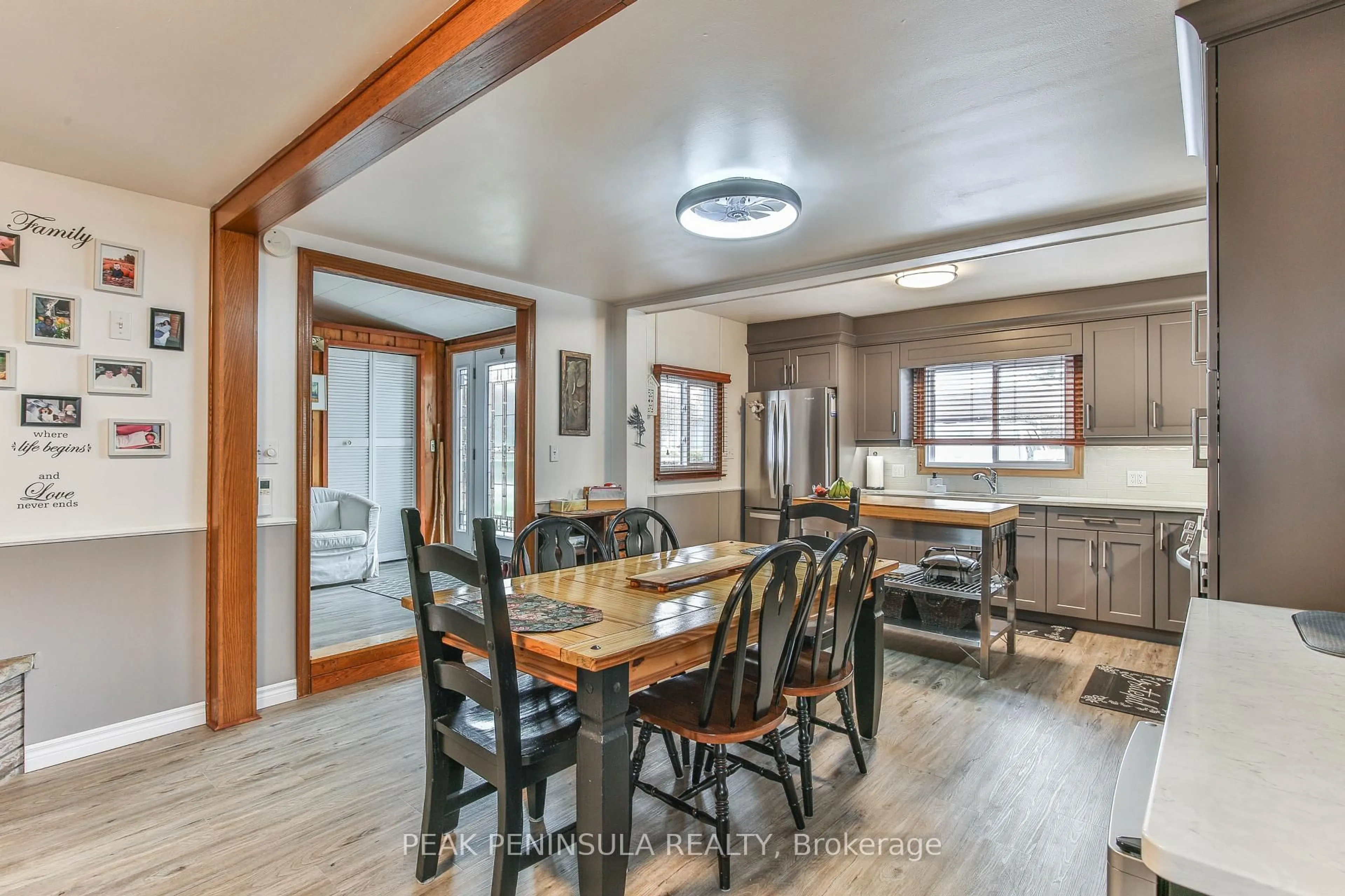 Dining room, wood/laminate floor for 7 Bee St, Norfolk Ontario N0E 1P0