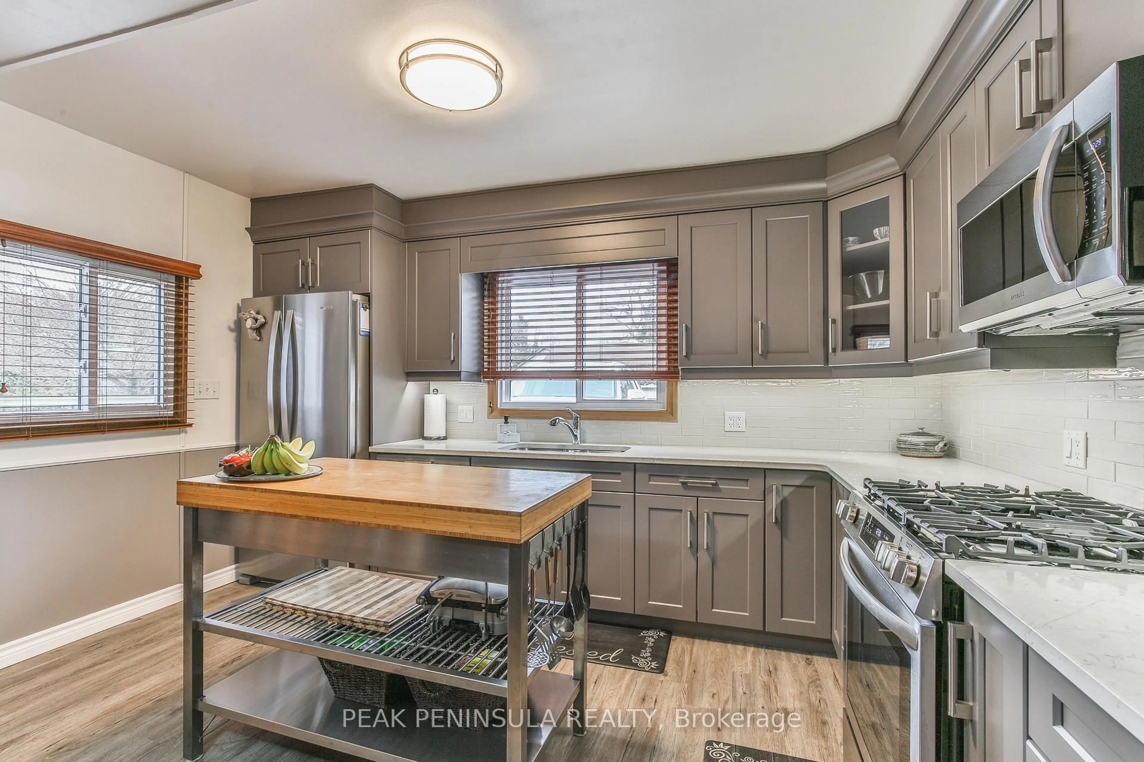 Open concept kitchen, unknown for 7 Bee St, Norfolk Ontario N0E 1P0