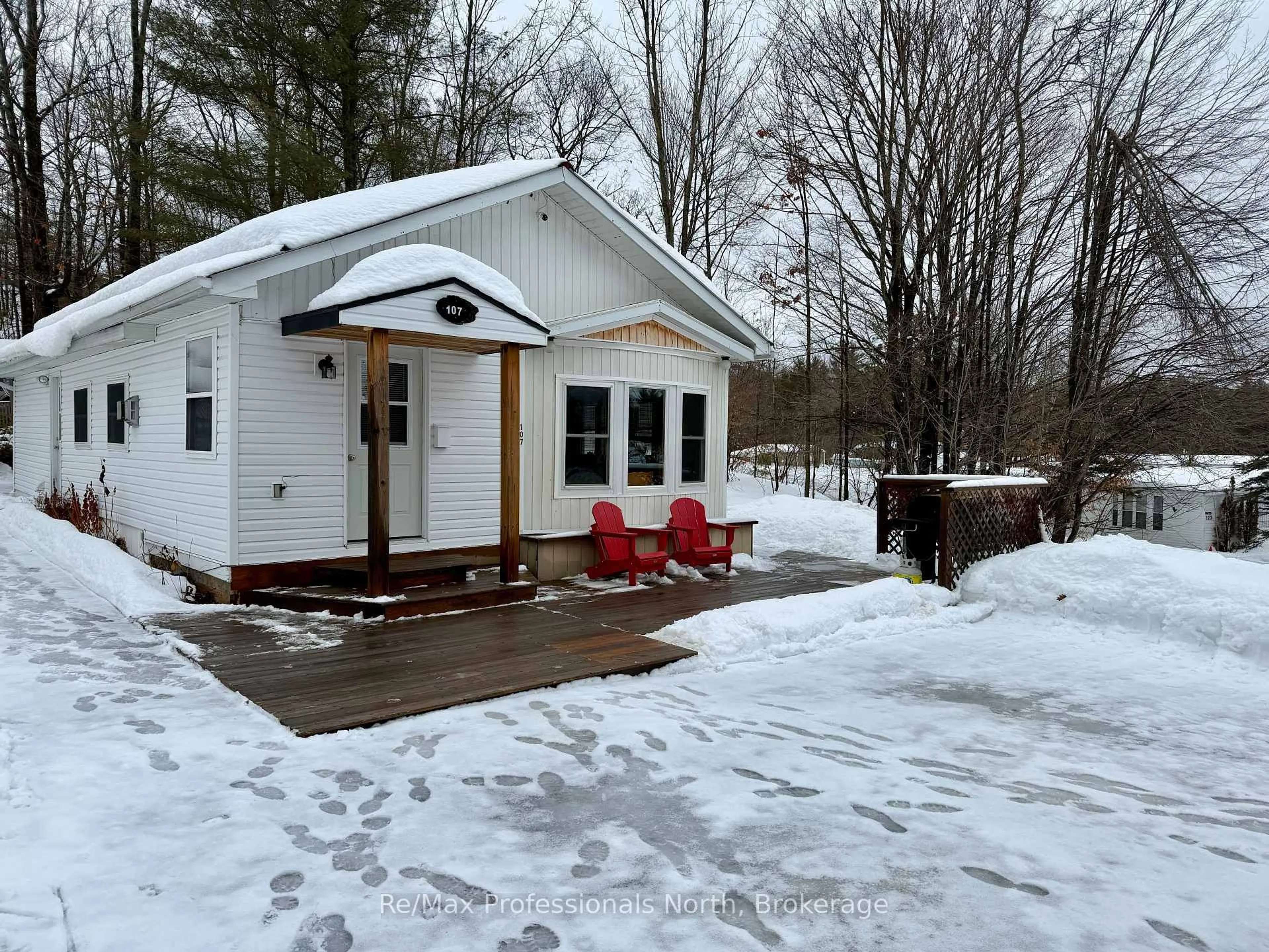 Patio, street for 1007 Racoon Rd #107, Gravenhurst Ontario P1P 0C4