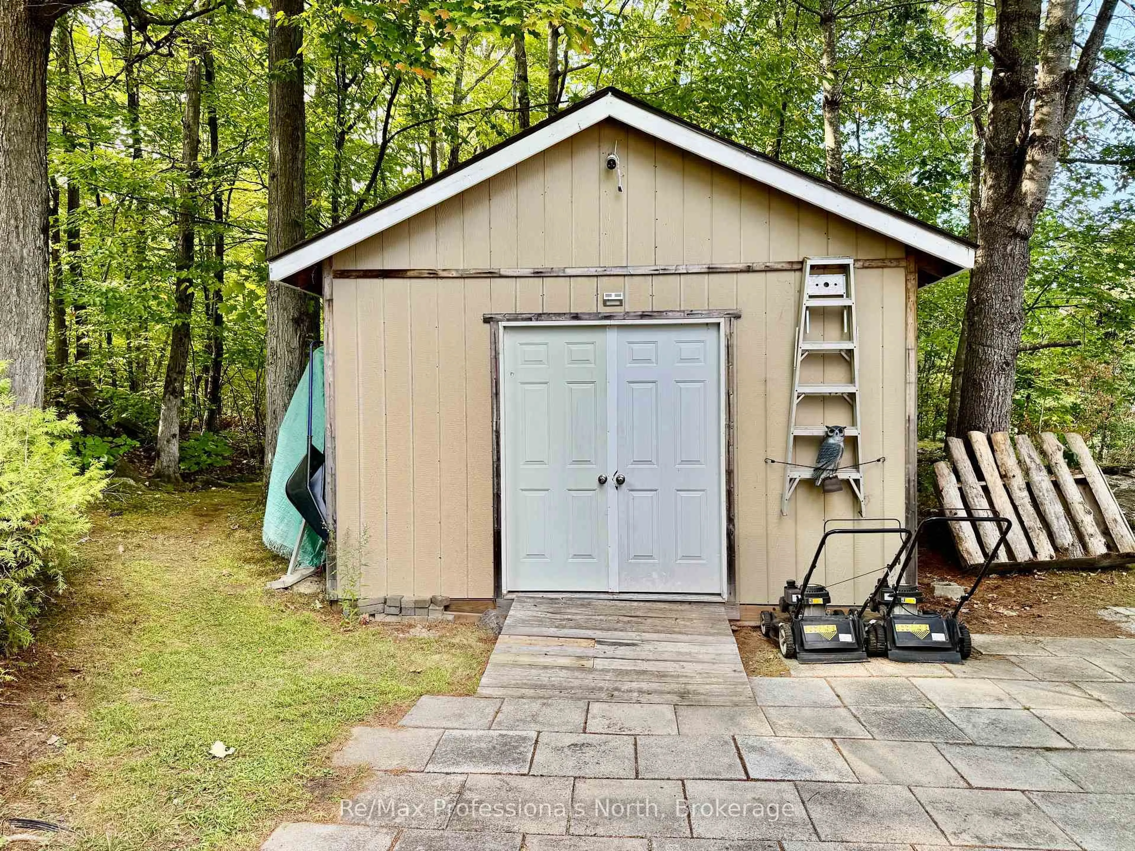Shed for 1007 Racoon Rd #107, Gravenhurst Ontario P1P 0C4