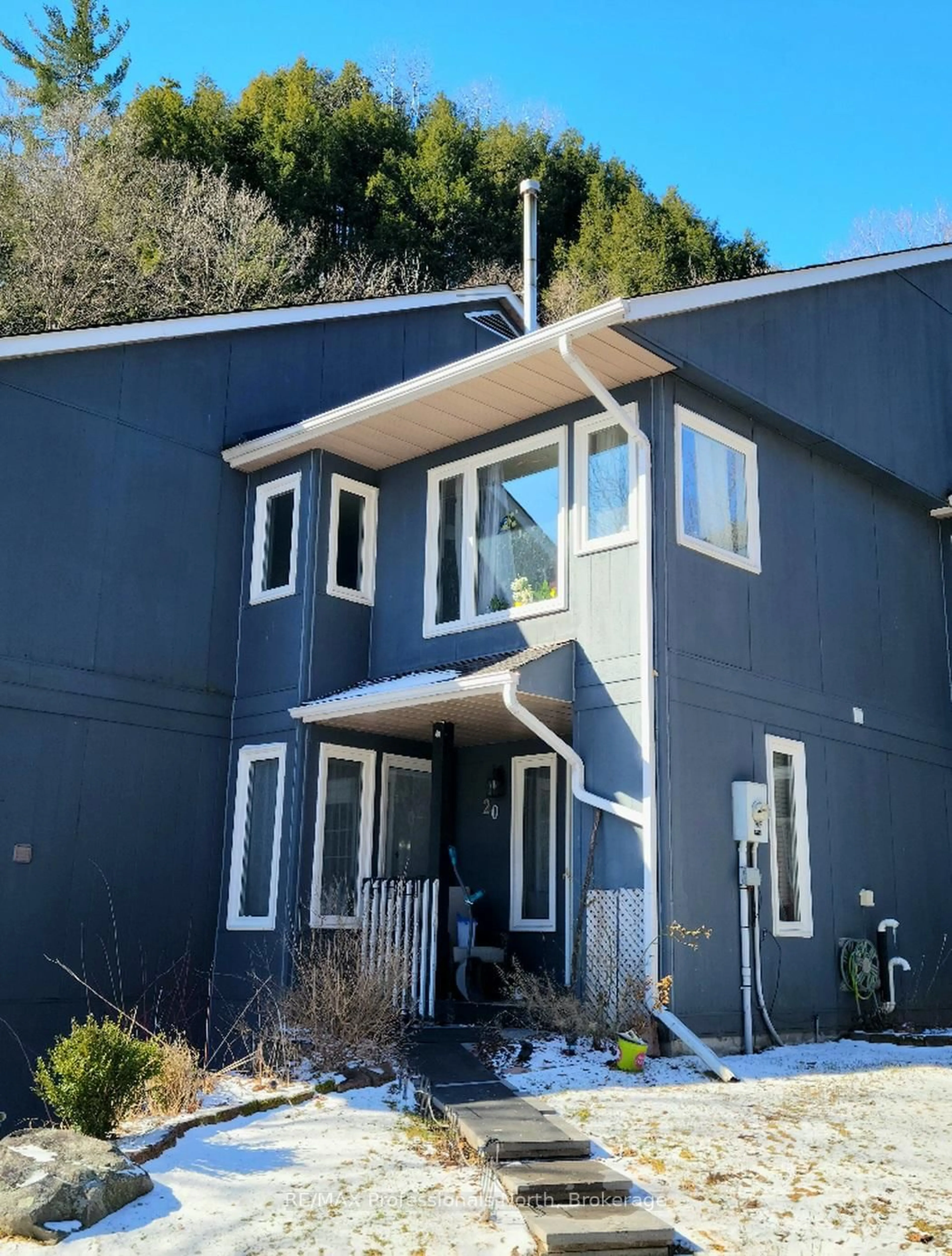 Home with vinyl exterior material, unknown for 1591 HIDDEN VALLEY Rd #20, Huntsville Ontario P1H 1A4