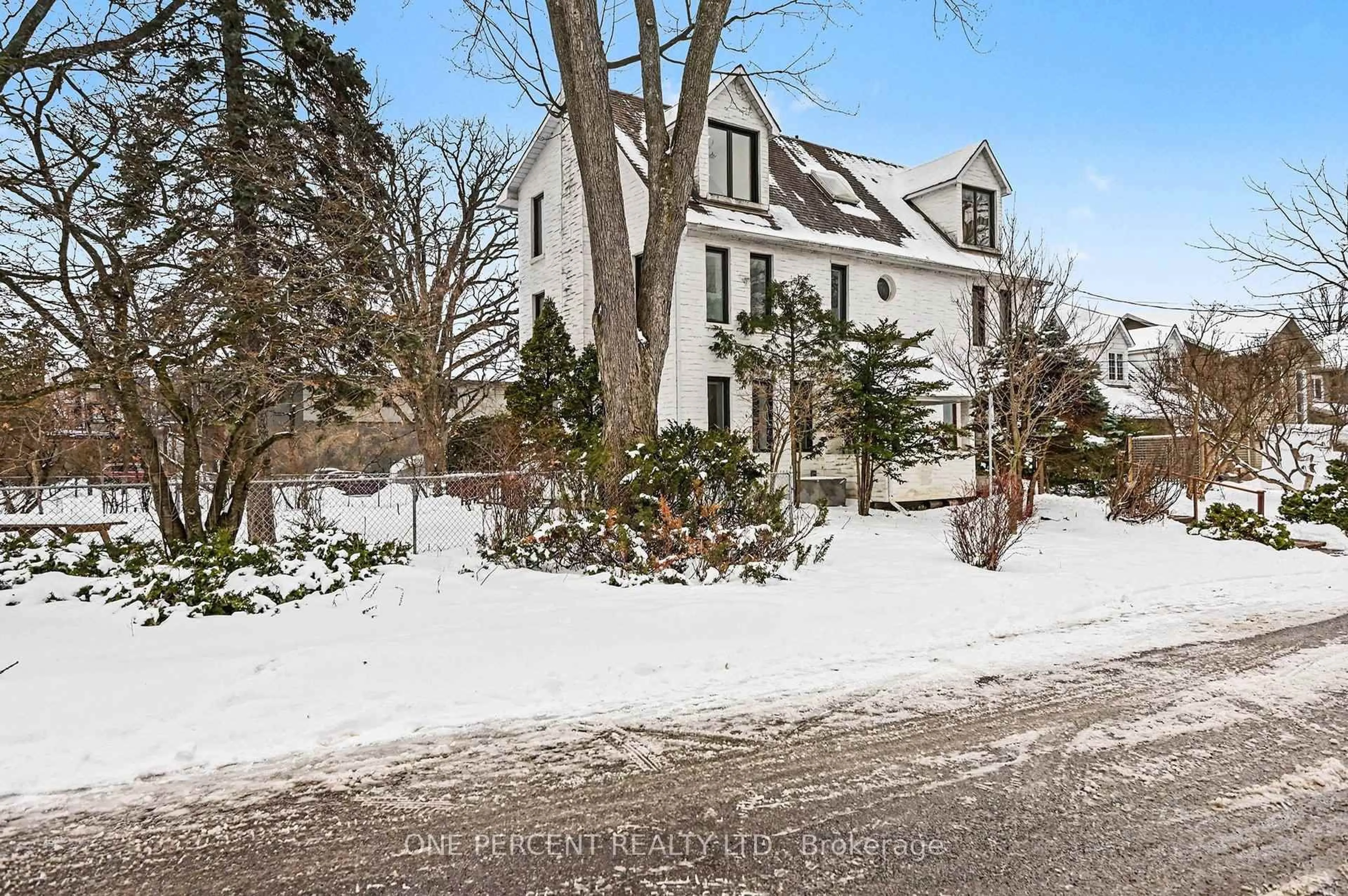 A pic from outside/outdoor area/front of a property/back of a property/a pic from drone, street for 60 Pontiac St, Ottawa Ontario K1Y 2K1