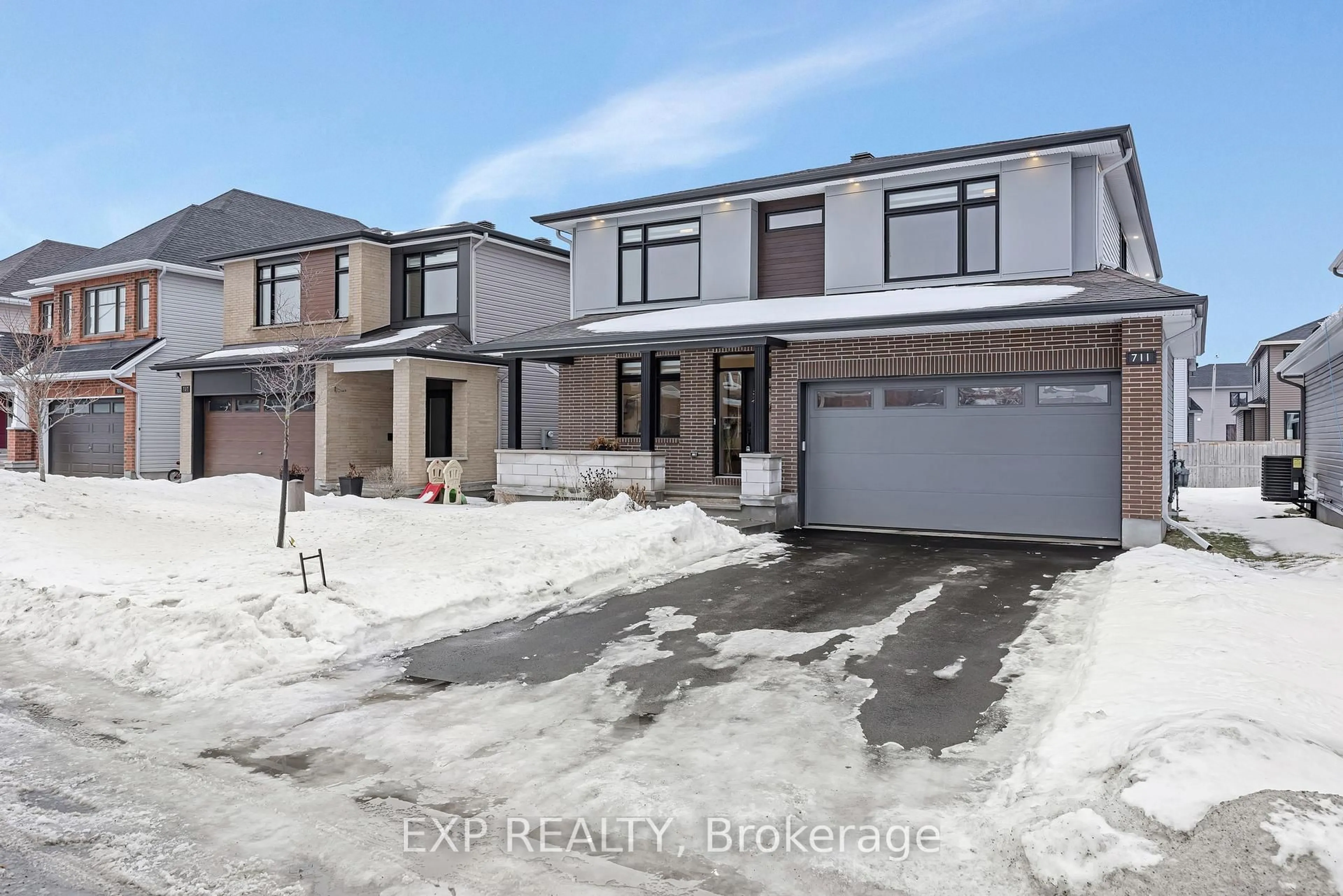 A pic from outside/outdoor area/front of a property/back of a property/a pic from drone, street for 711 Moonflower Cres, Ottawa Ontario K1T 0X8