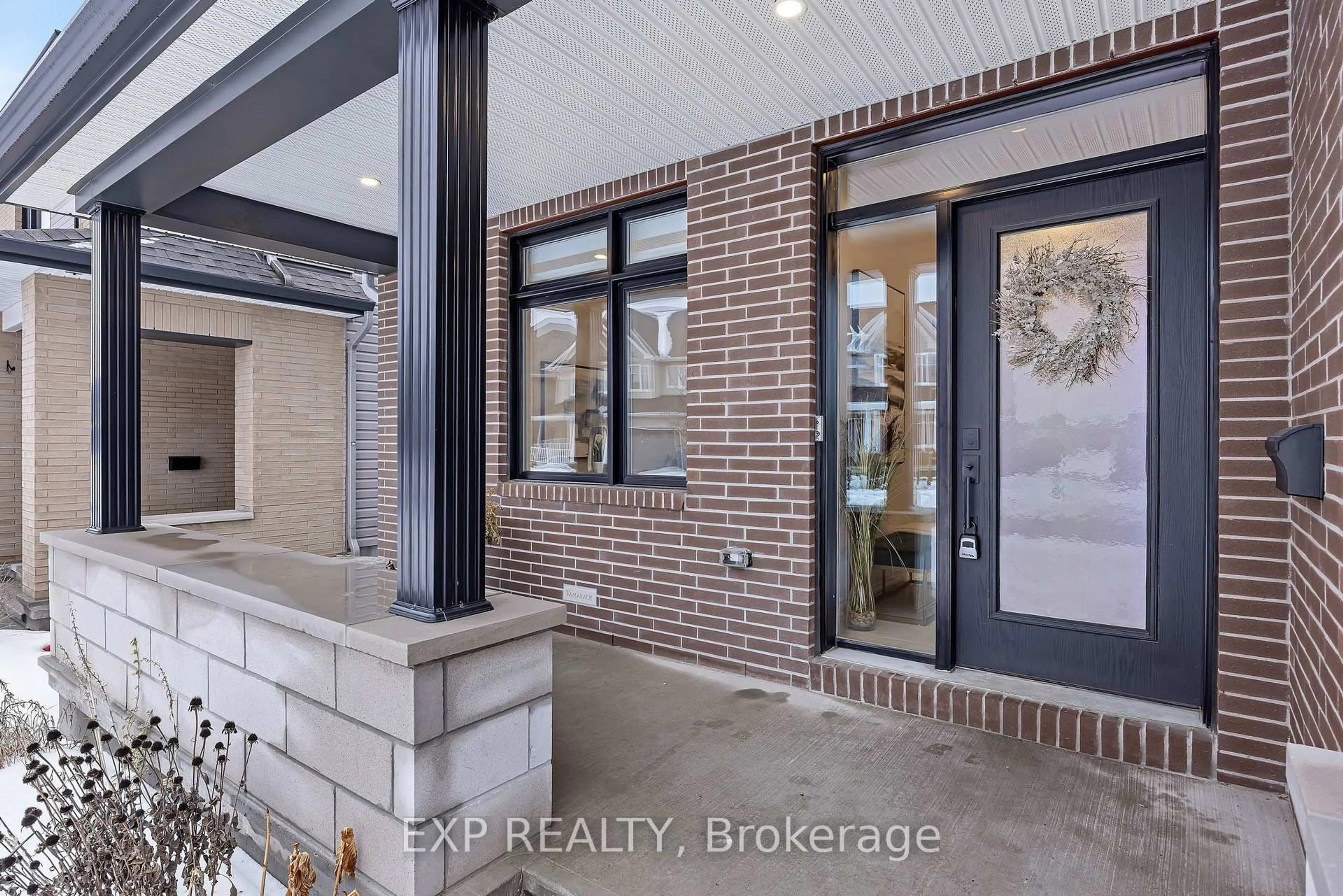 Indoor entryway for 711 Moonflower Cres, Ottawa Ontario K1T 0X8