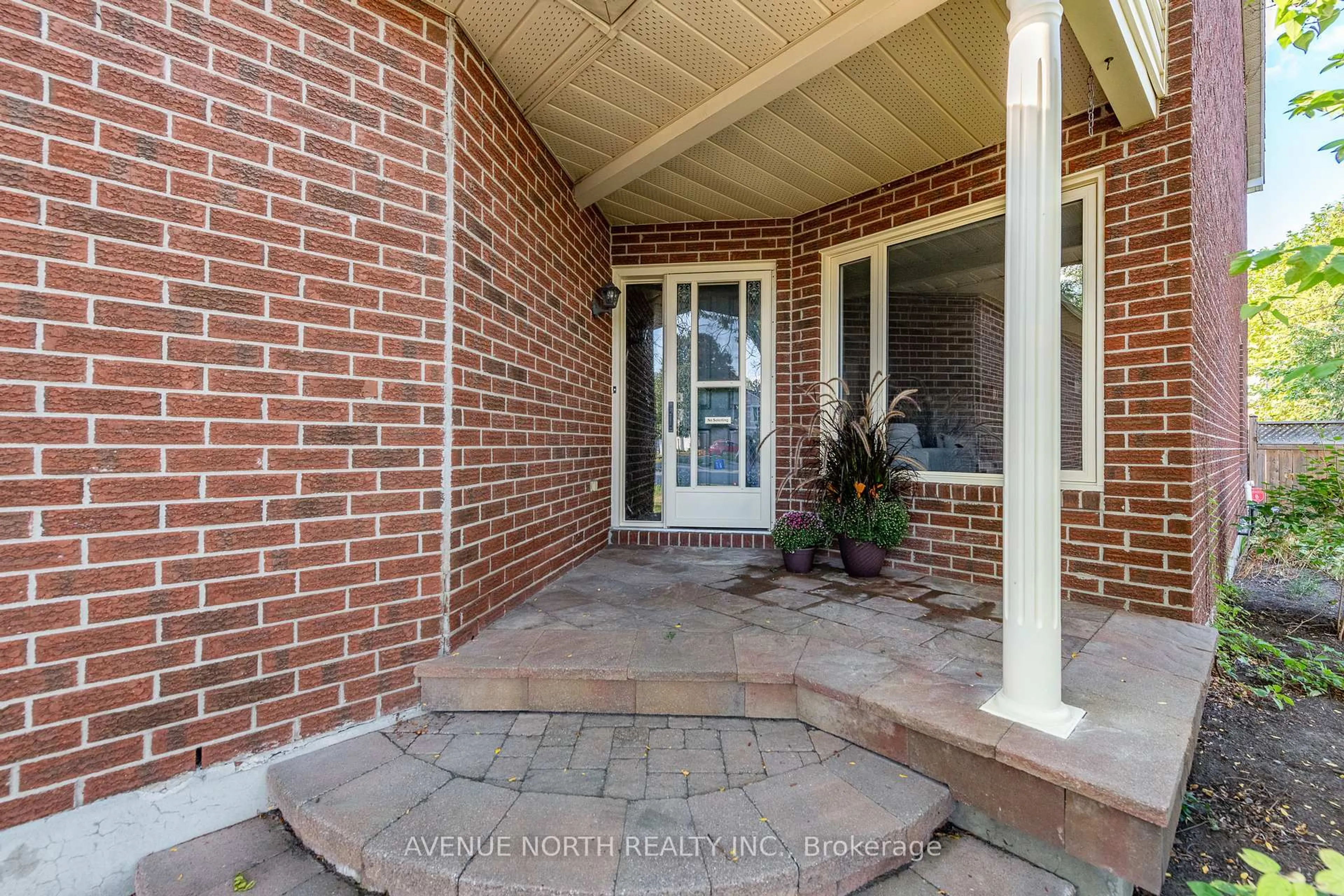 Unknown for 2 Chickasaw Cres, Kanata Ontario K2M 1M3