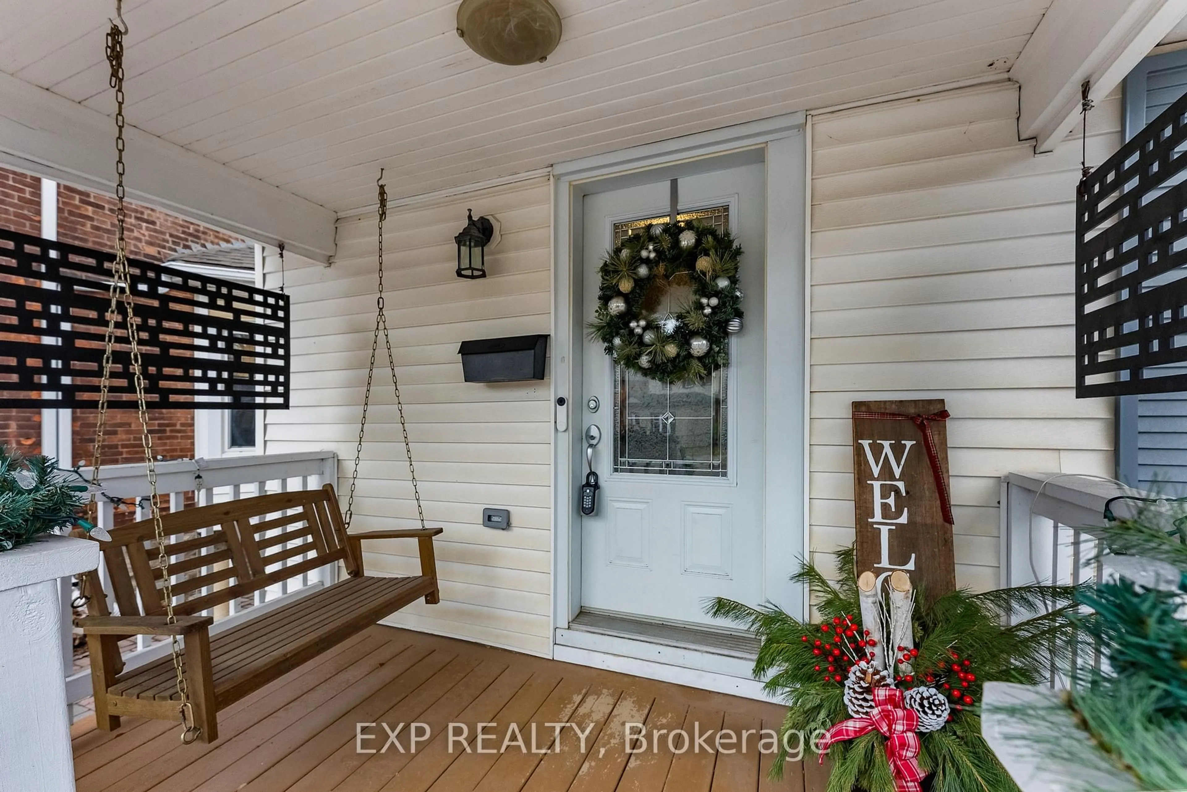 Indoor entryway for 91 Welland Ave, St. Catharines Ontario L2R 2N2