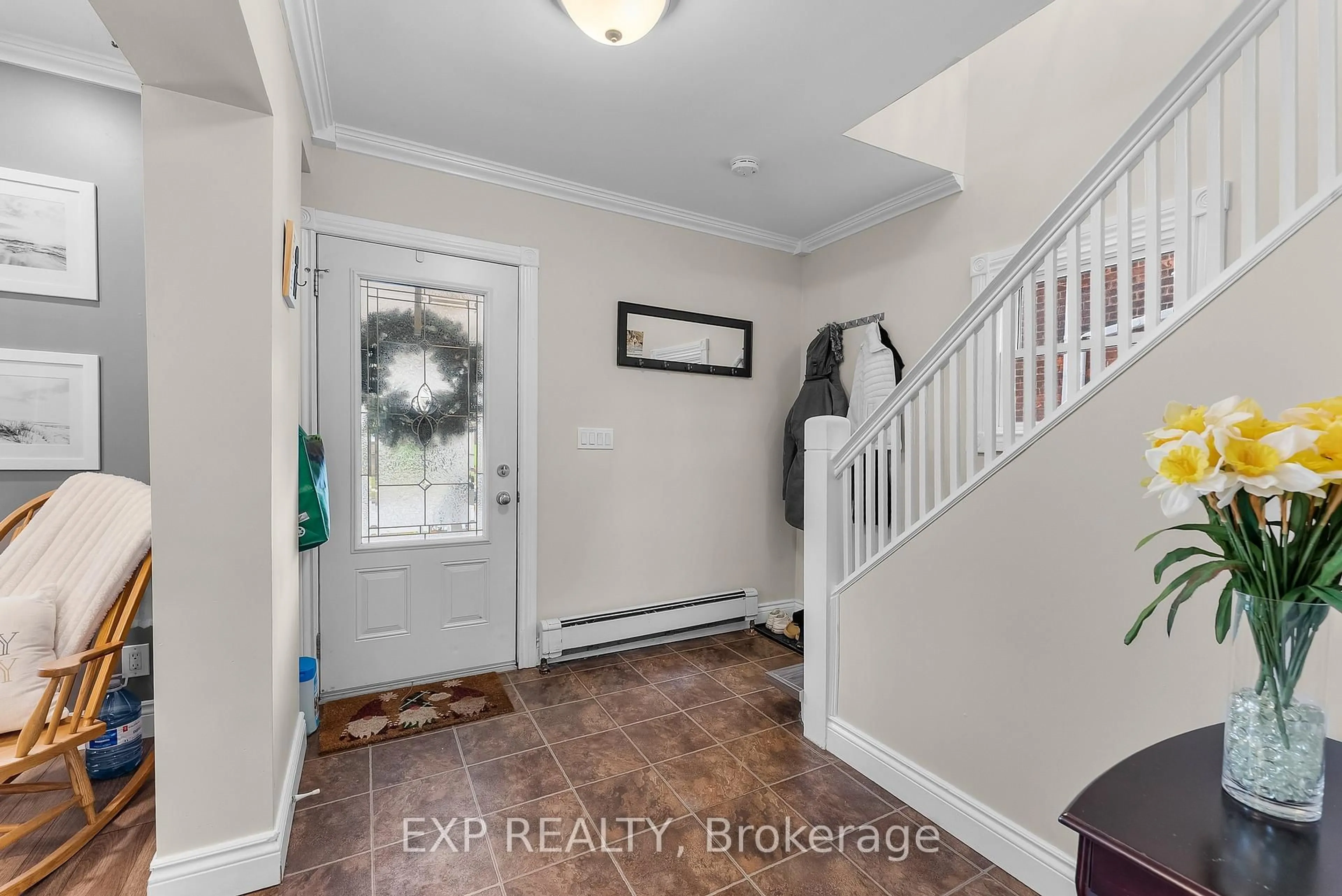 Indoor entryway for 91 Welland Ave, St. Catharines Ontario L2R 2N2