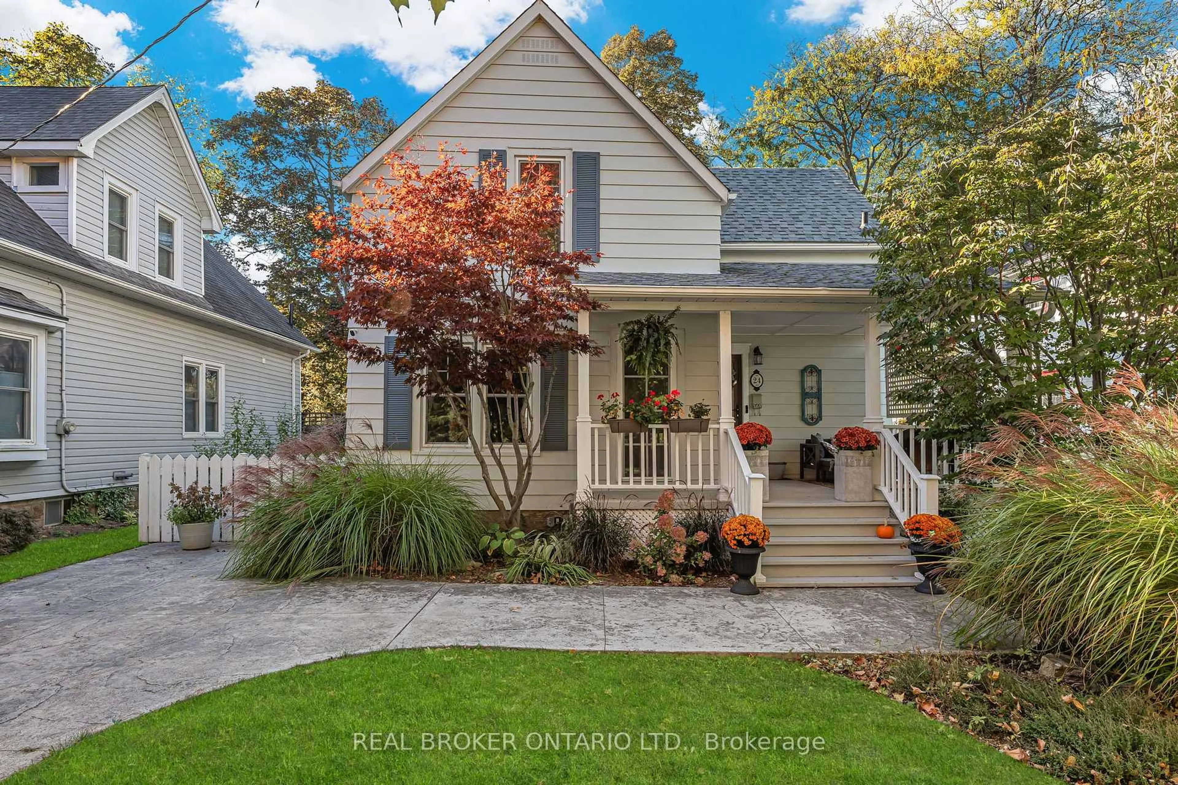 Unknown for 24 Robinson St, Grimsby Ontario L3M 3C4