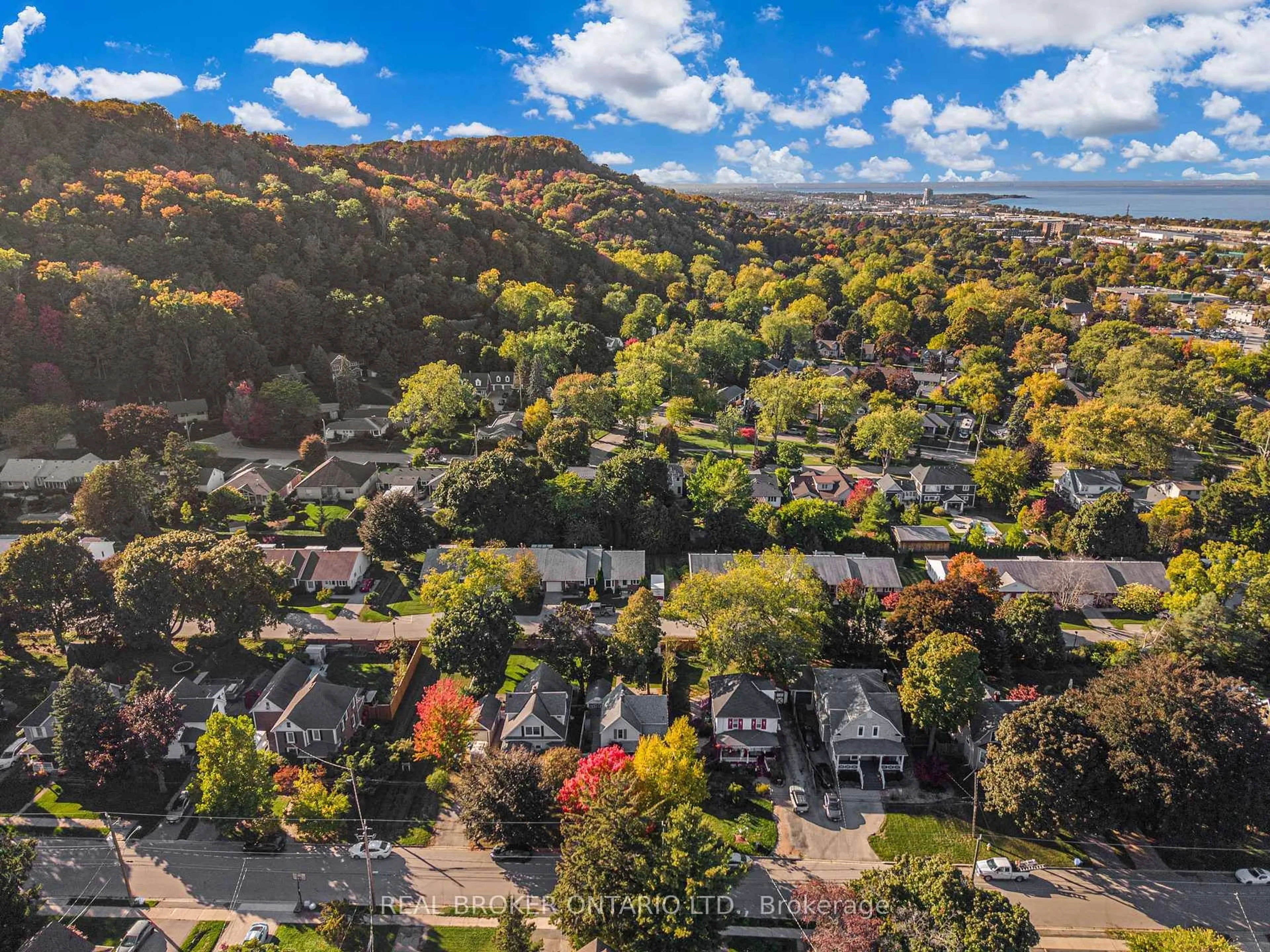 A pic from outside/outdoor area/front of a property/back of a property/a pic from drone, mountain view for 24 Robinson St, Grimsby Ontario L3M 3C4