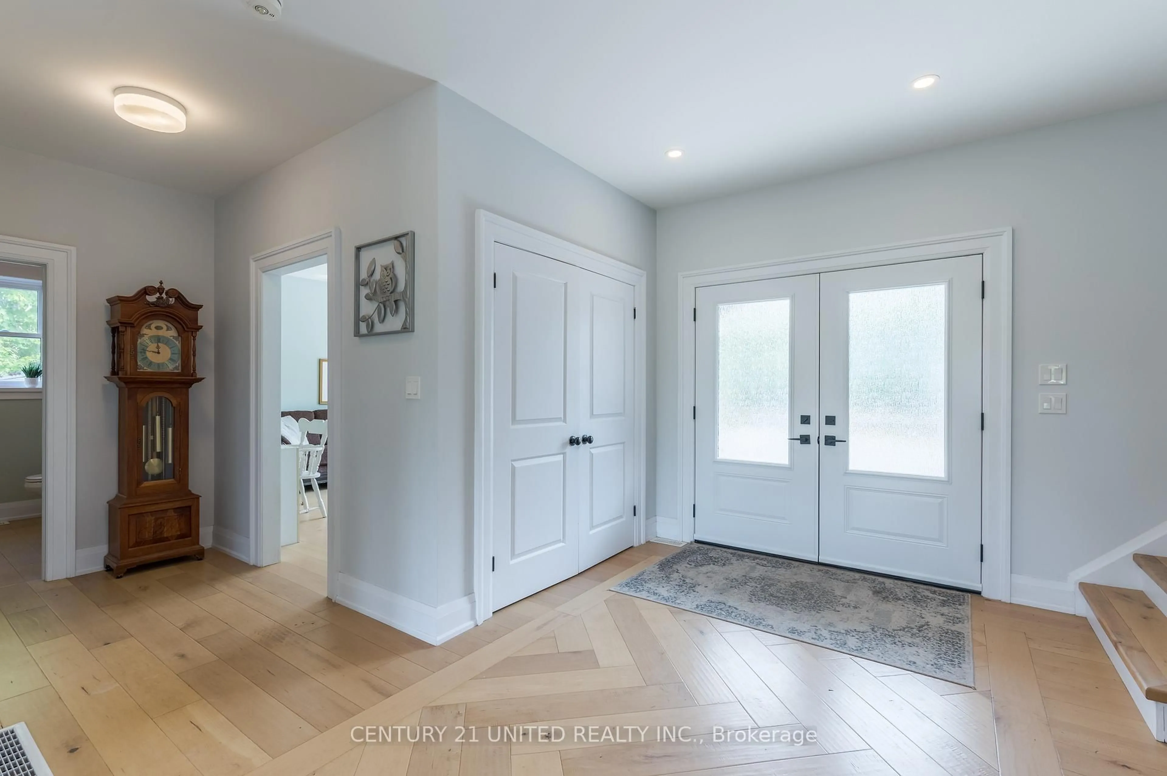Indoor entryway for 142 Hickory Beach Rd, Kawartha Lakes Ontario K0M 1N0