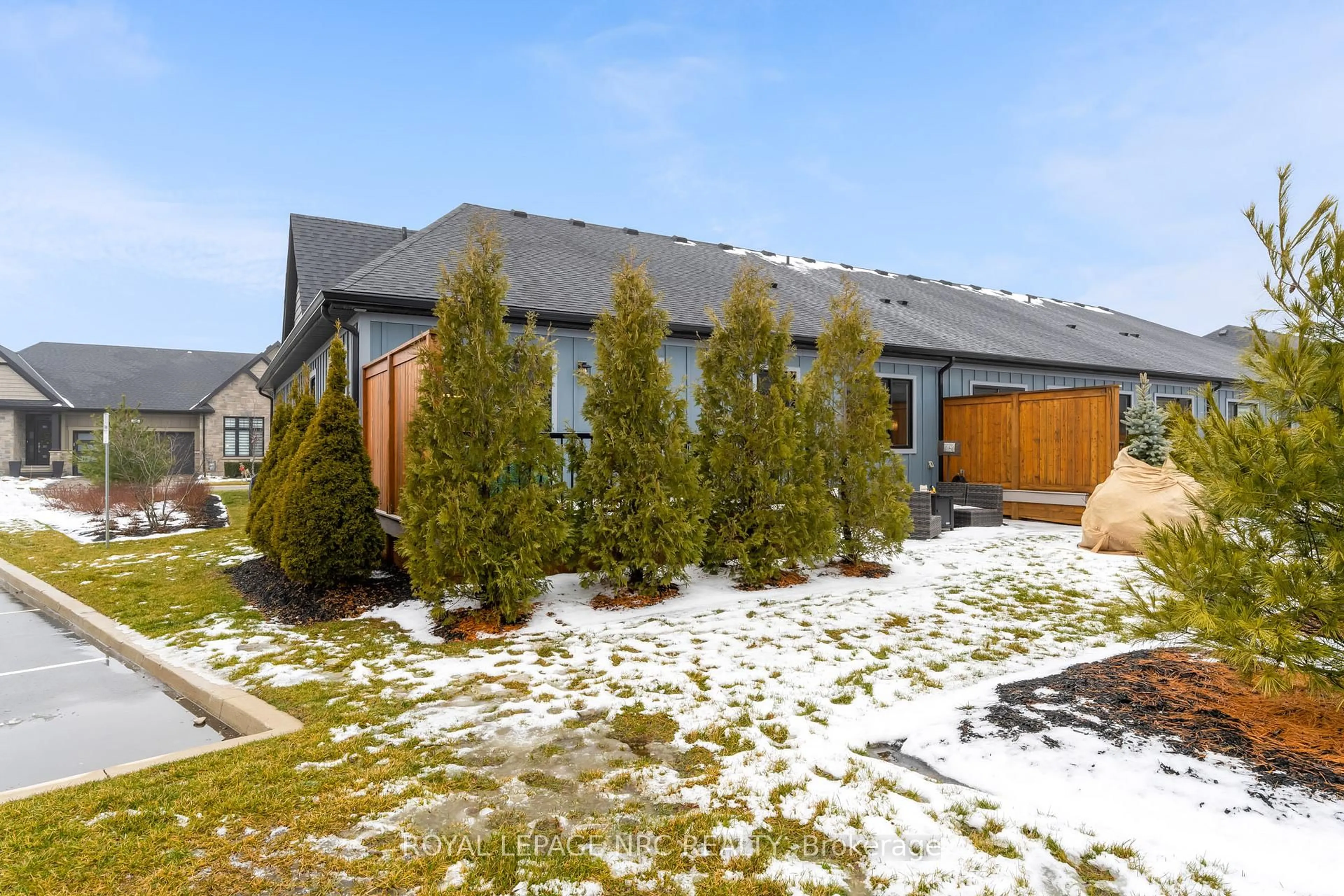 A pic from outside/outdoor area/front of a property/back of a property/a pic from drone, street for 154 Port Robinson Rd #93, Pelham Ontario L3E 0B8