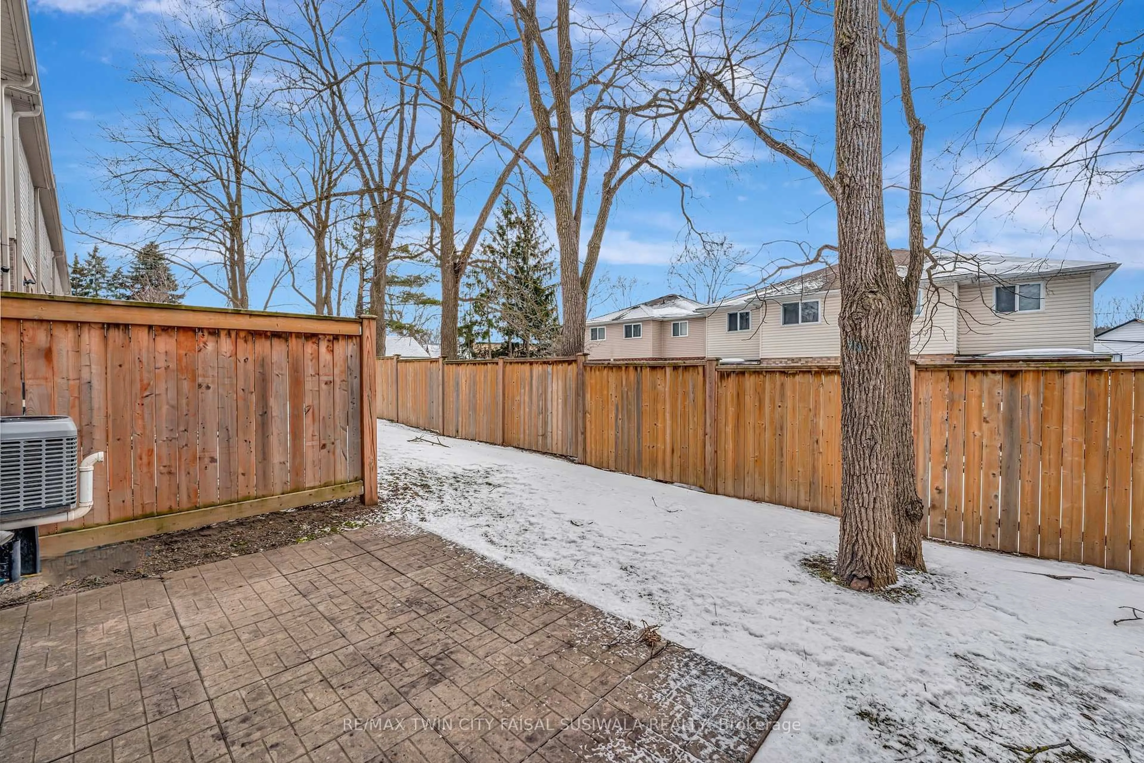Patio, street for 50 Pinnacle Dr #57, Kitchener Ontario N2P 0H8