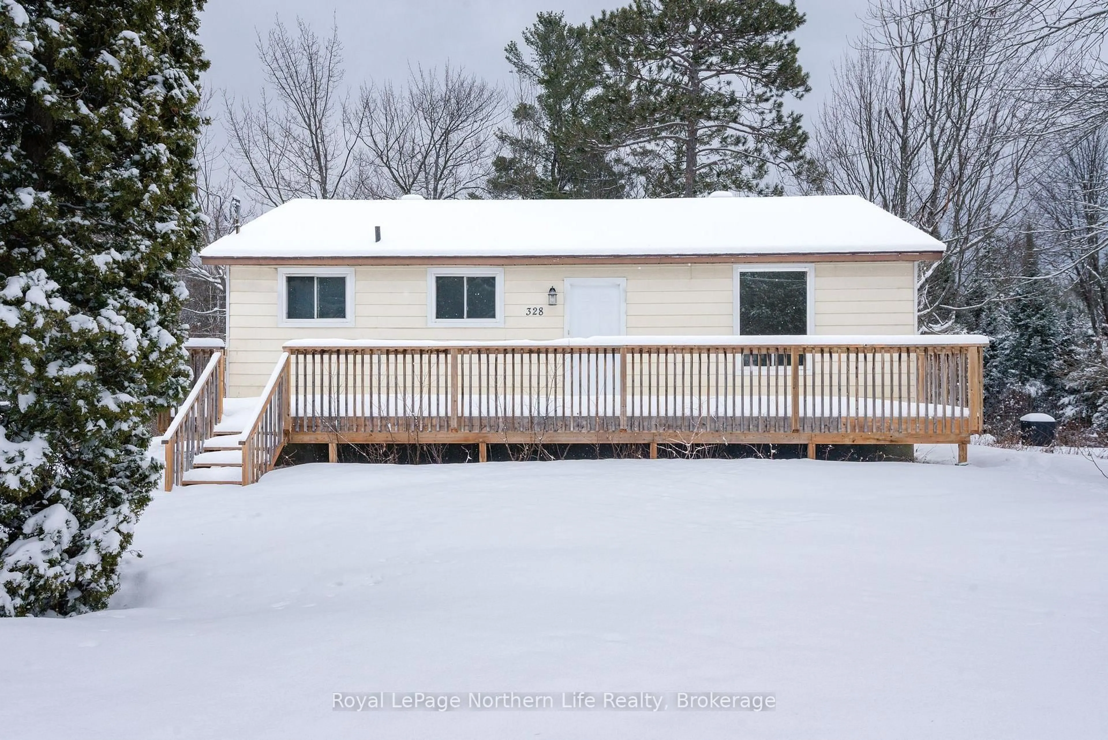 Home with vinyl exterior material, unknown for 328 King St, Callander Ontario P0H 1H0