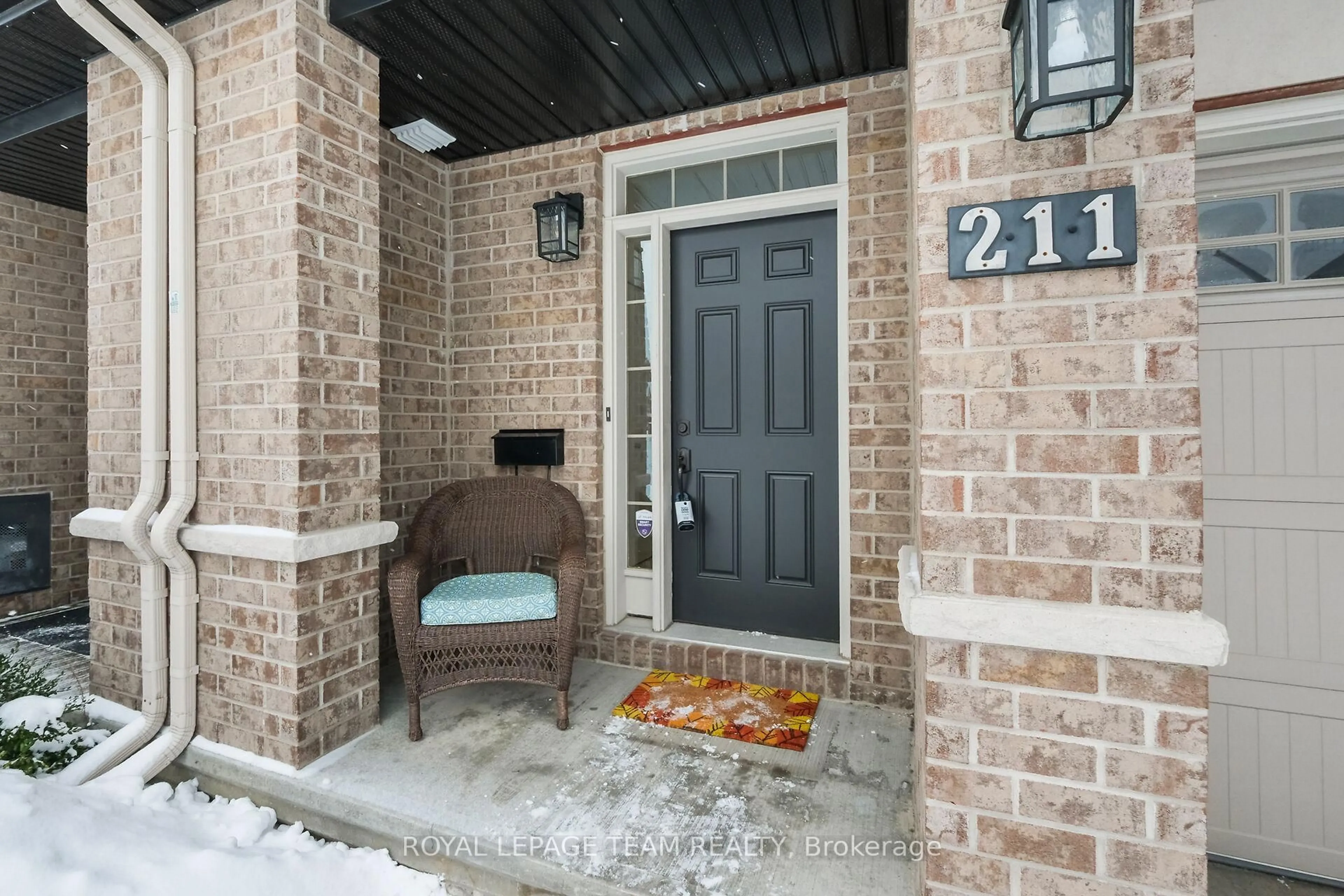 Indoor entryway for 211 Butterfly Walk, Ottawa Ontario K1W 0G6