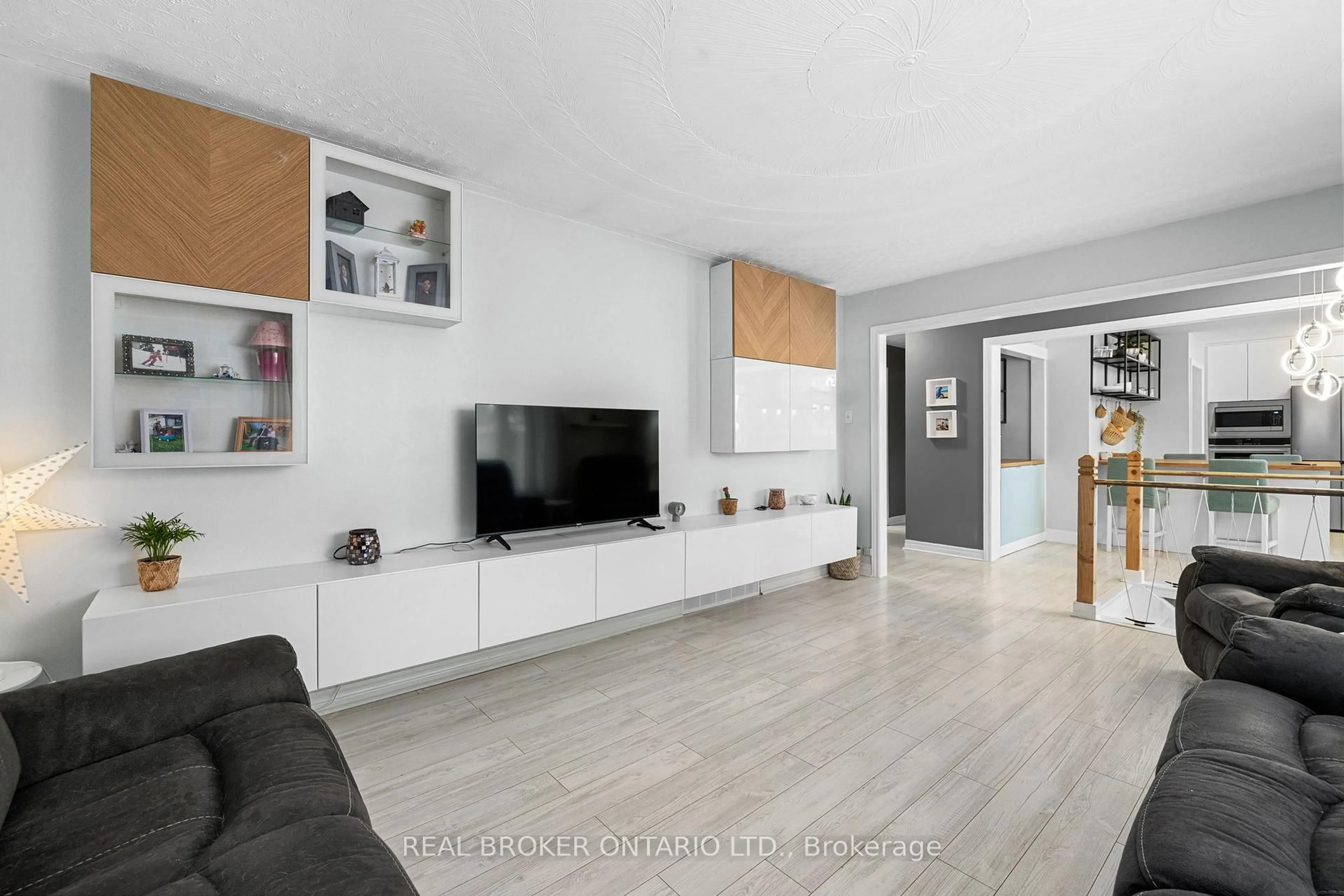 Living room with furniture, unknown for 179 Wellington St, Carleton Place Ontario K7C 1B4