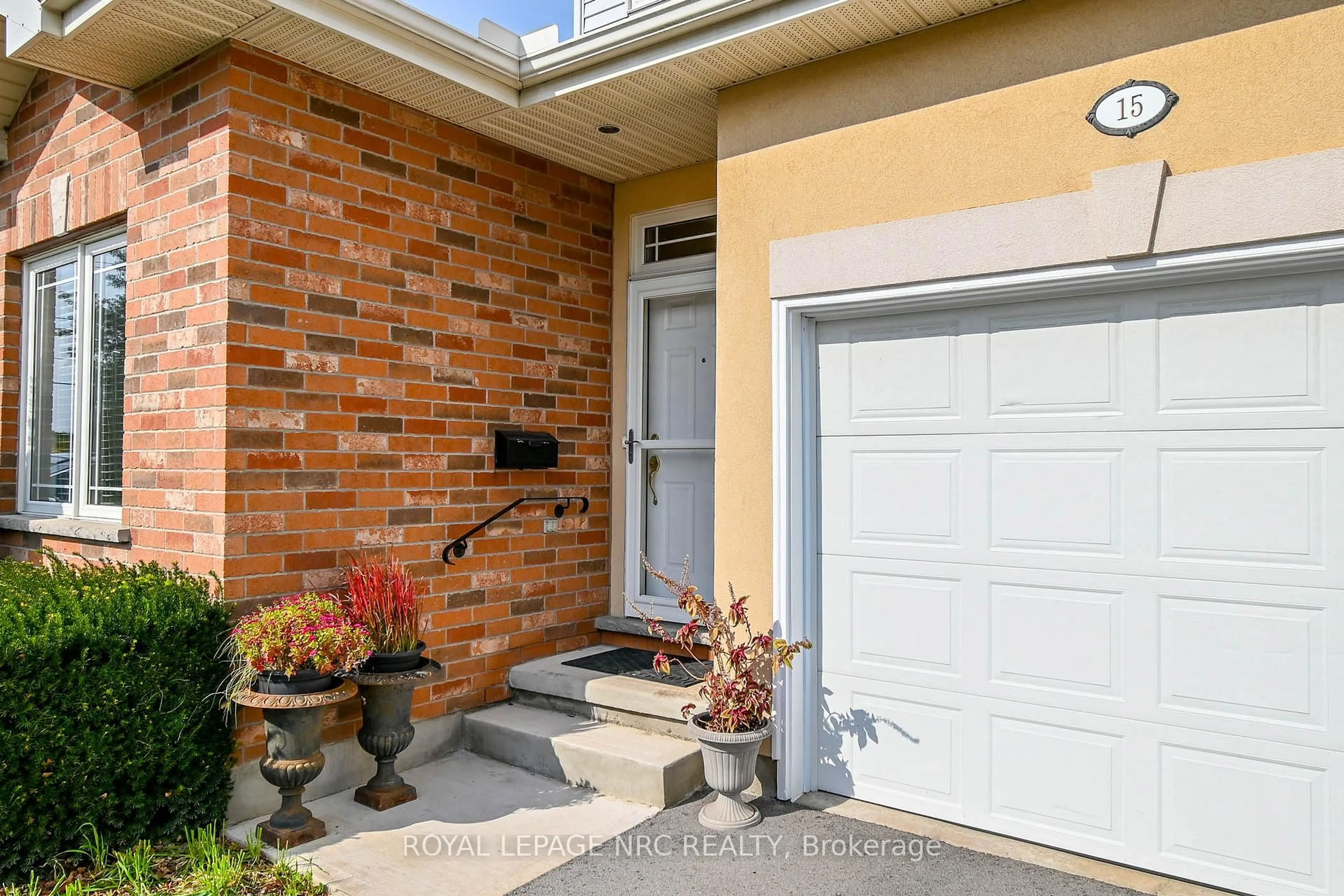 Indoor entryway for 4300 Kalar Rd #15, Niagara Falls Ontario L2H 1S8