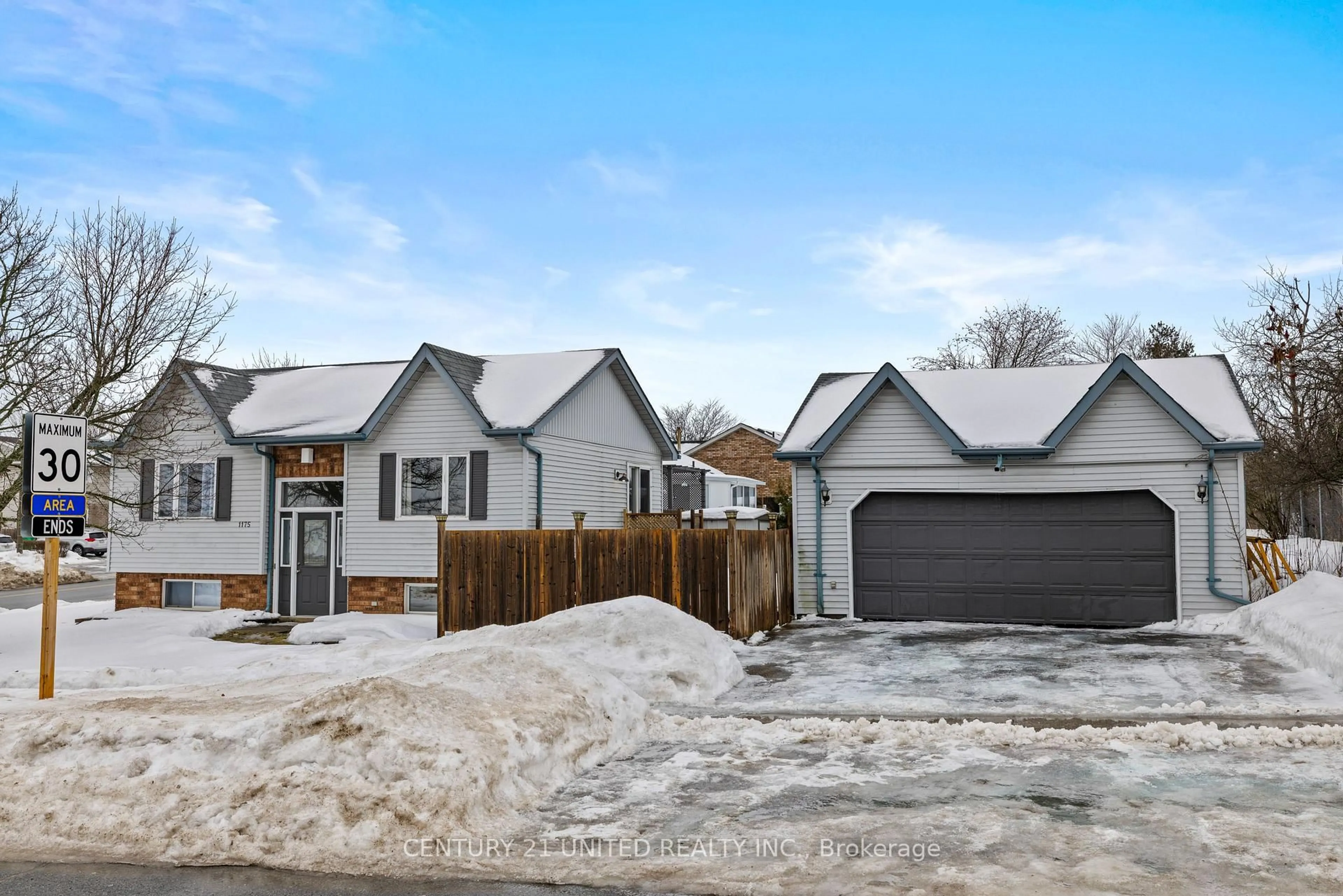 A pic from outside/outdoor area/front of a property/back of a property/a pic from drone, street for 1175 Neptune St, Peterborough Ontario K9H 7M7