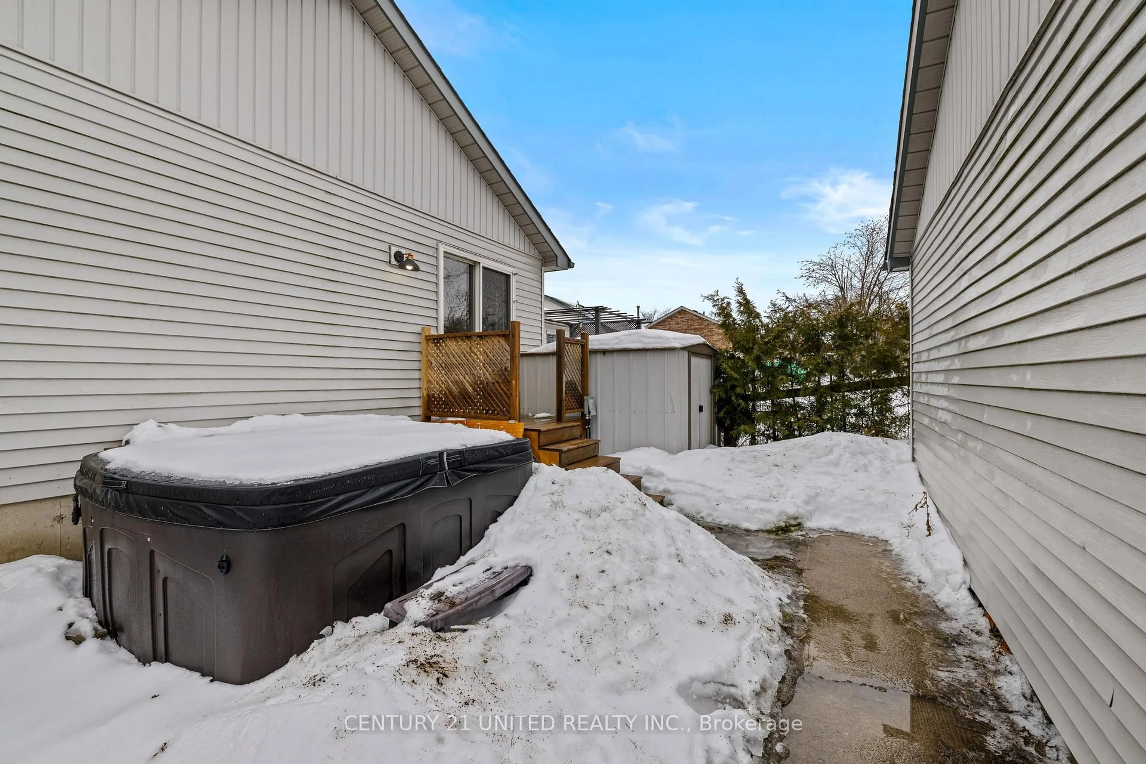 Unknown for 1175 Neptune St, Peterborough Ontario K9H 7M7