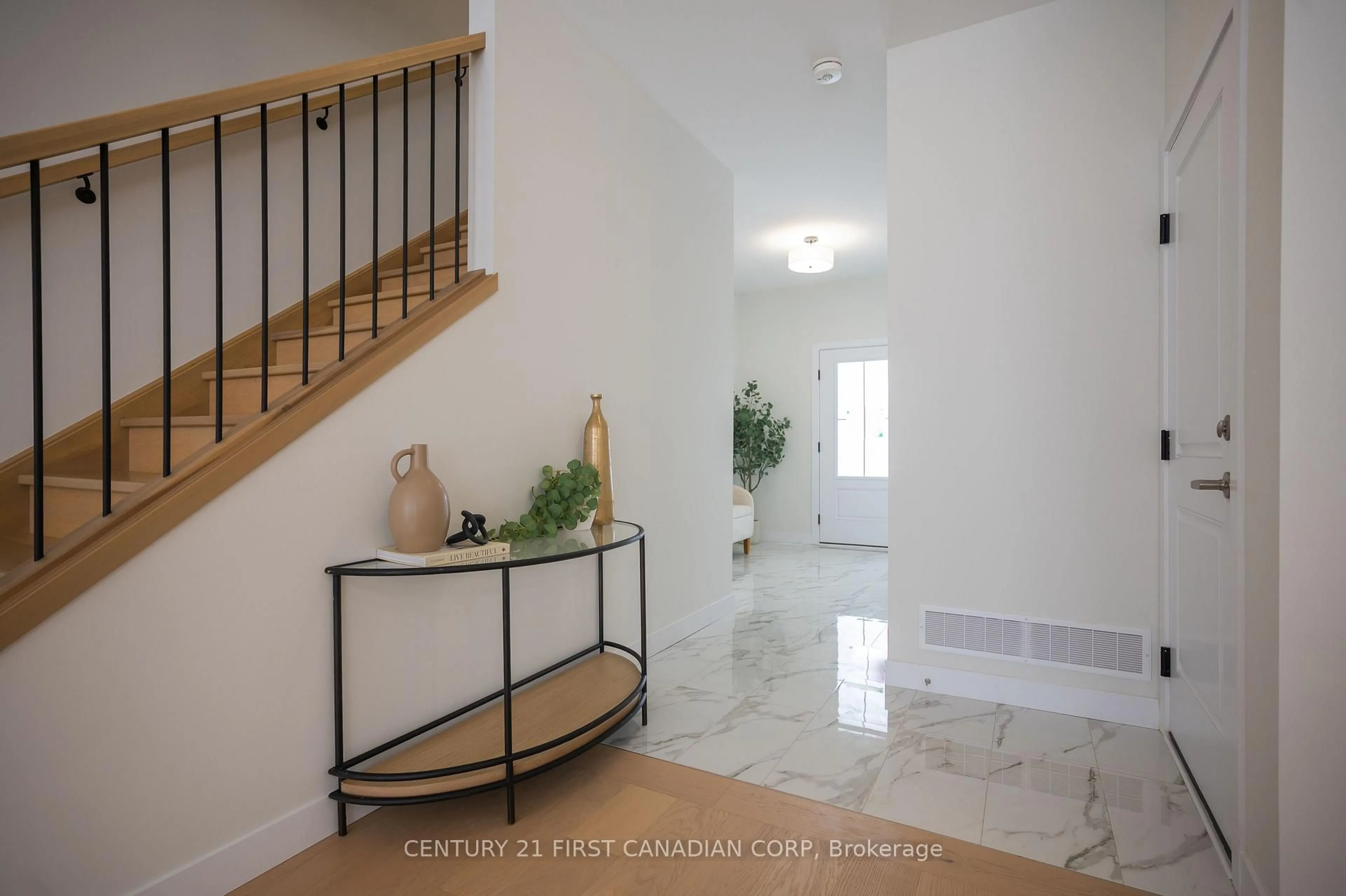 Indoor entryway for 4297 Calhoun Way, London South Ontario N6P 1J9